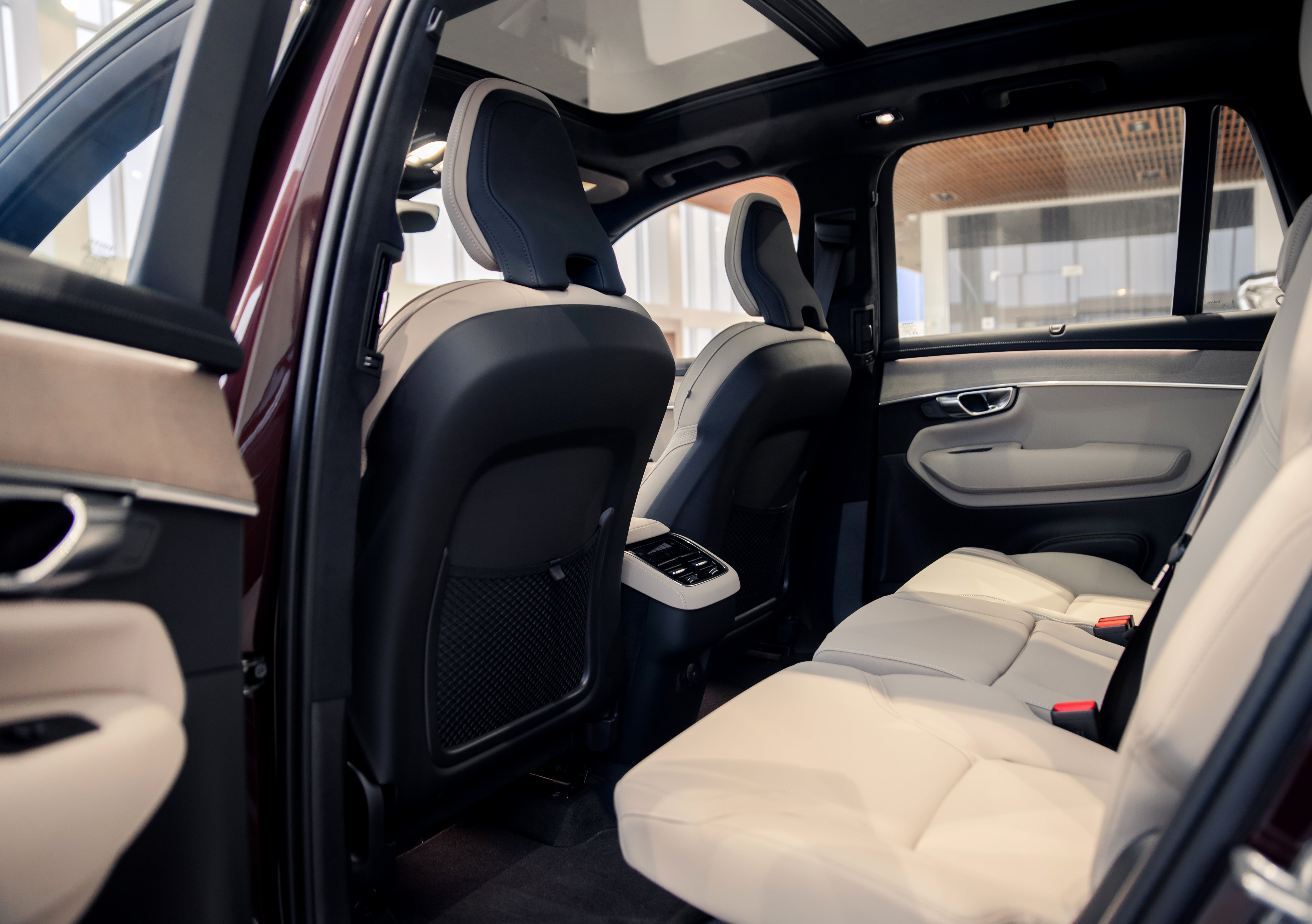Volvo XC90 B5 Plus Bright Mulberry