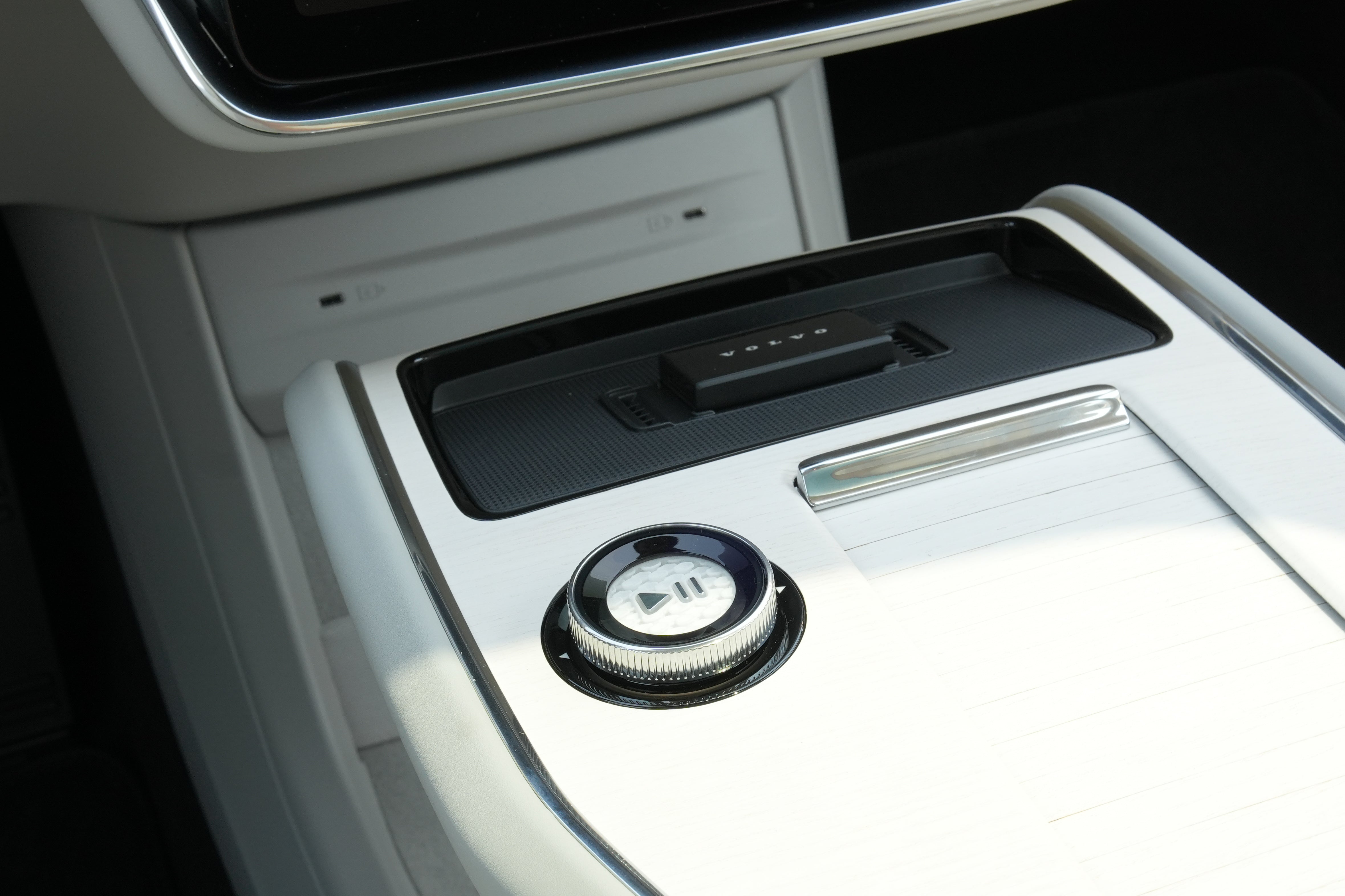 Volvo EX90 Ultra Platinum Grey 2025