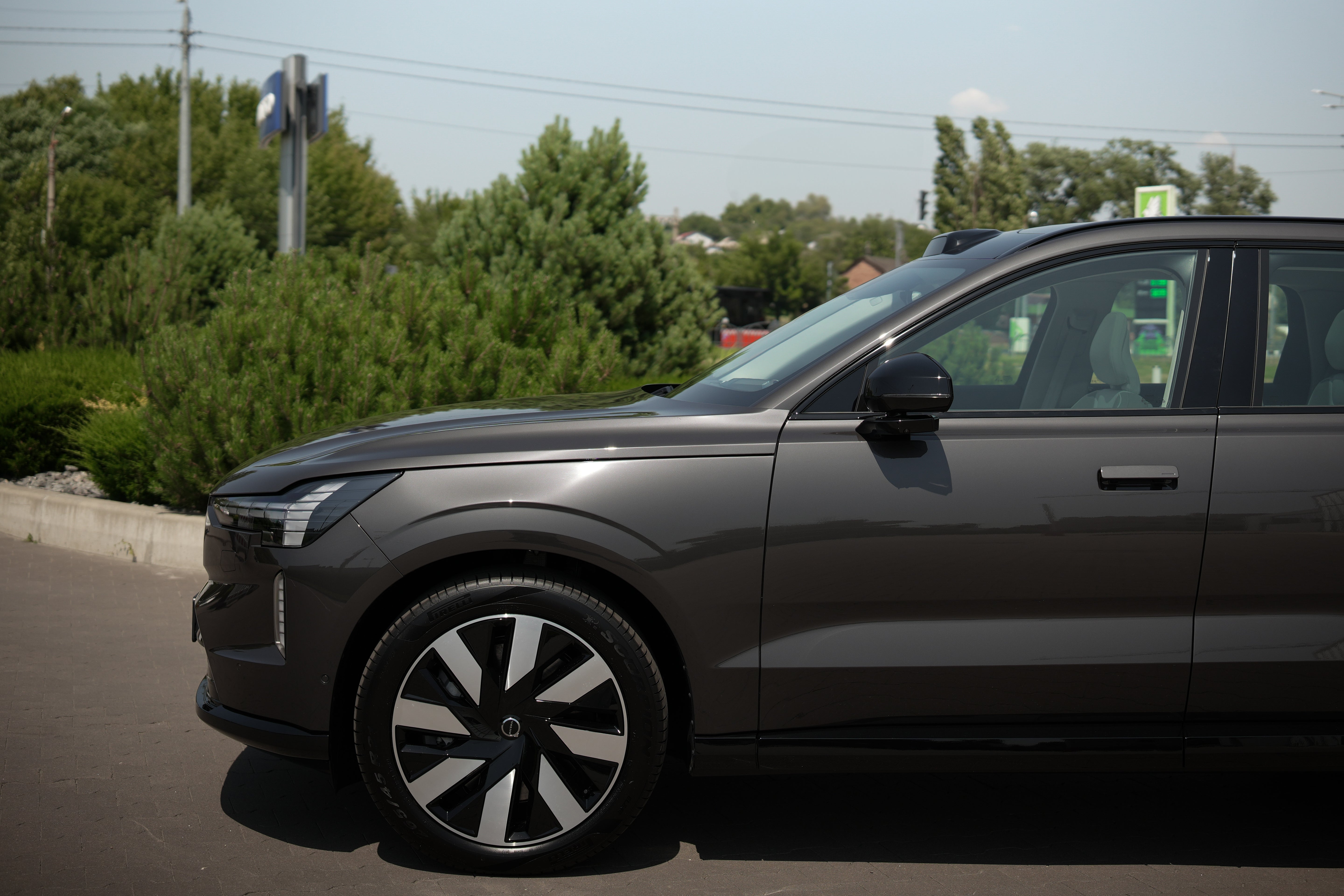 Volvo EX90 Ultra Platinum Grey 2025
