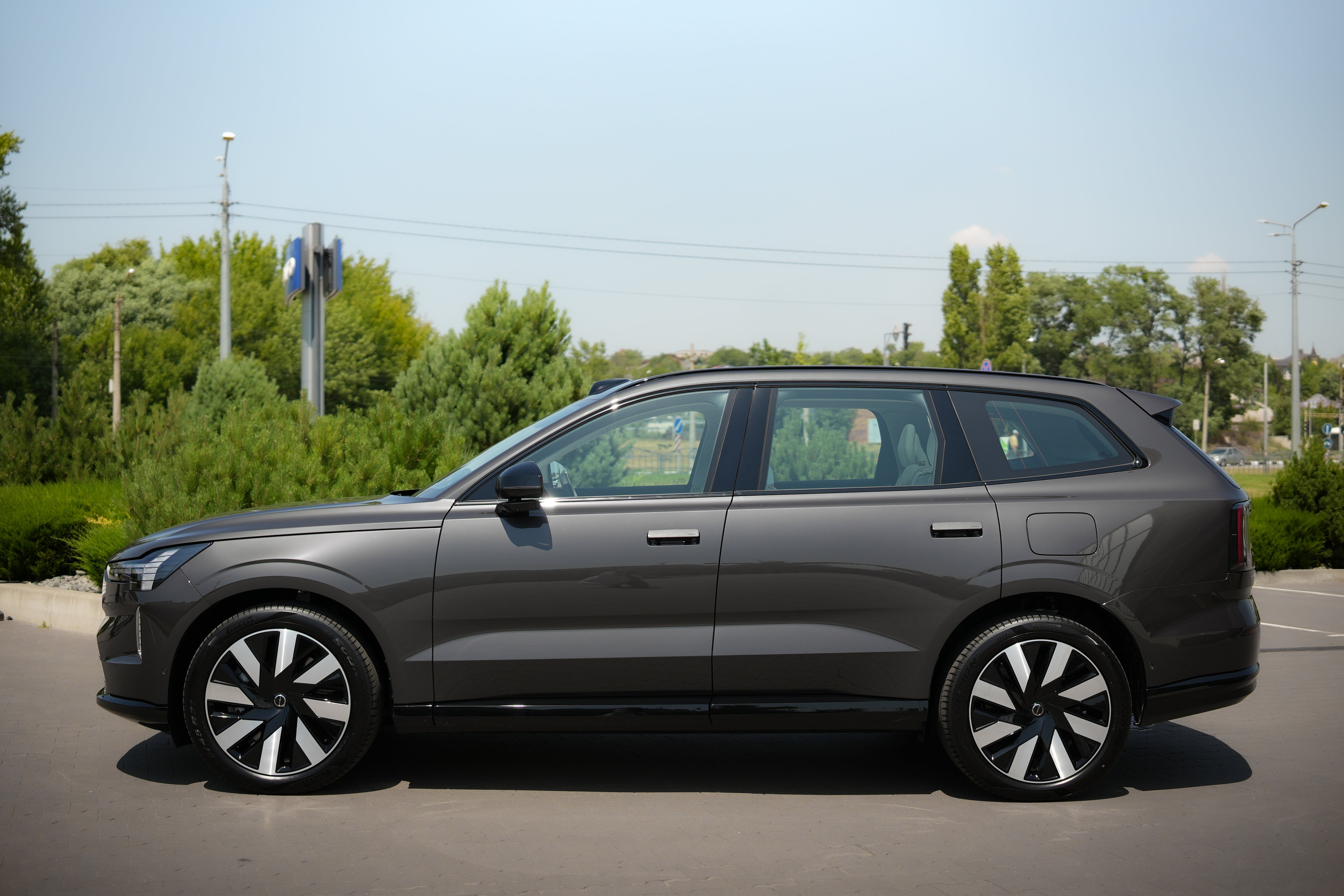 Volvo EX90 Ultra Platinum Grey 2025