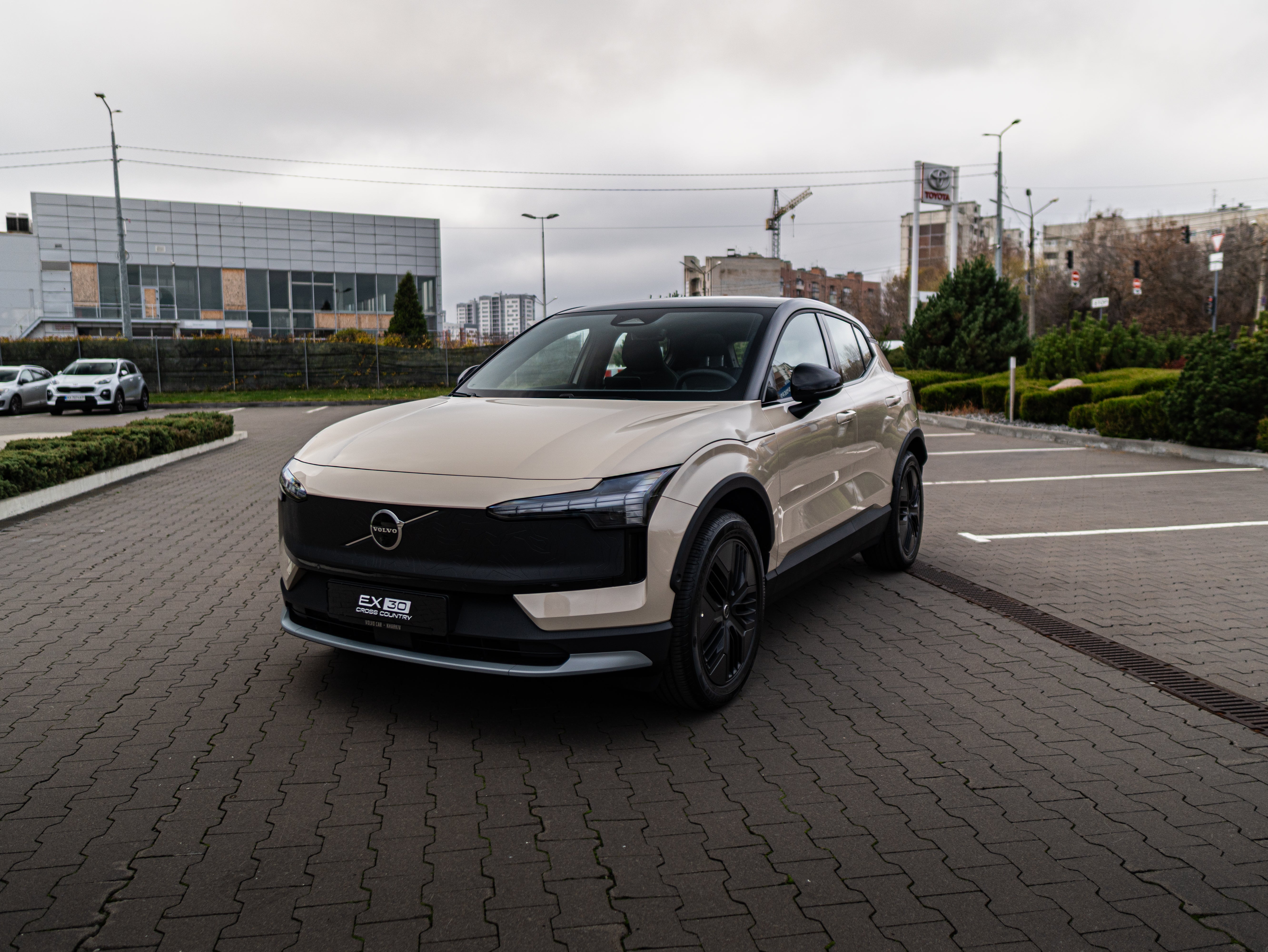 Volvo EX30 Cross Country Ultra - Sand Dune