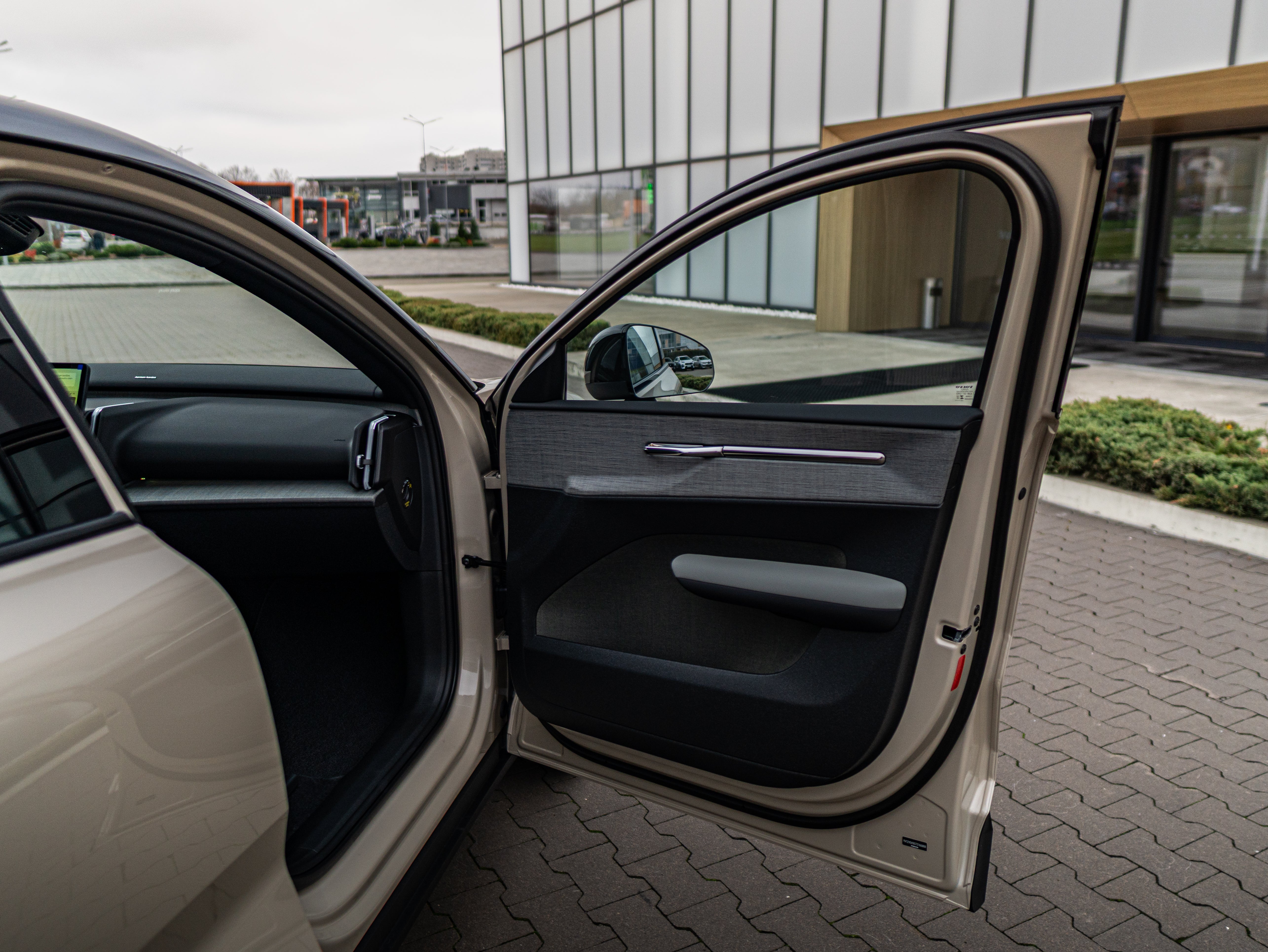 Volvo EX30 Cross Country Ultra - Sand Dune