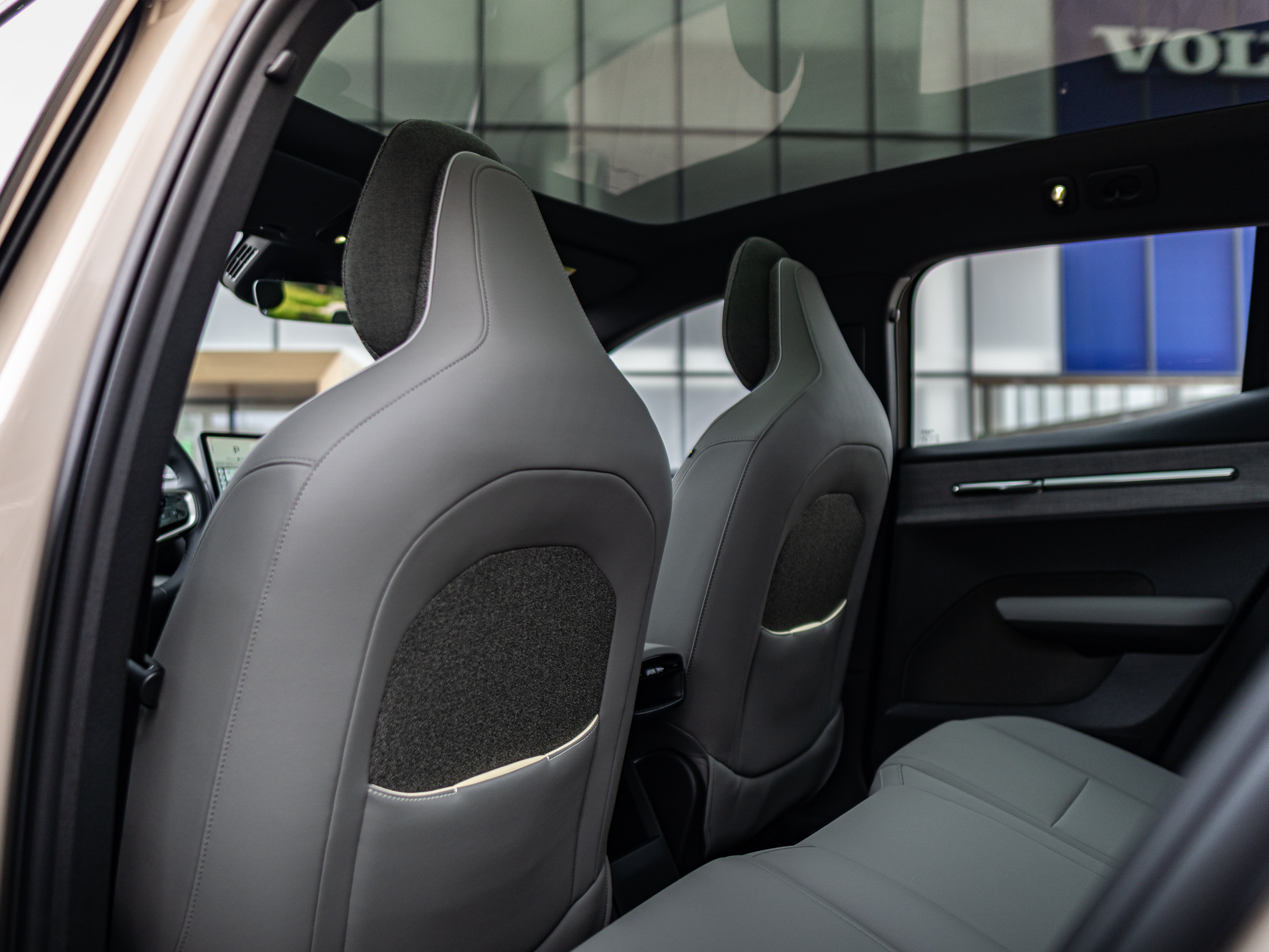 Volvo EX30 Cross Country Ultra - Sand Dune