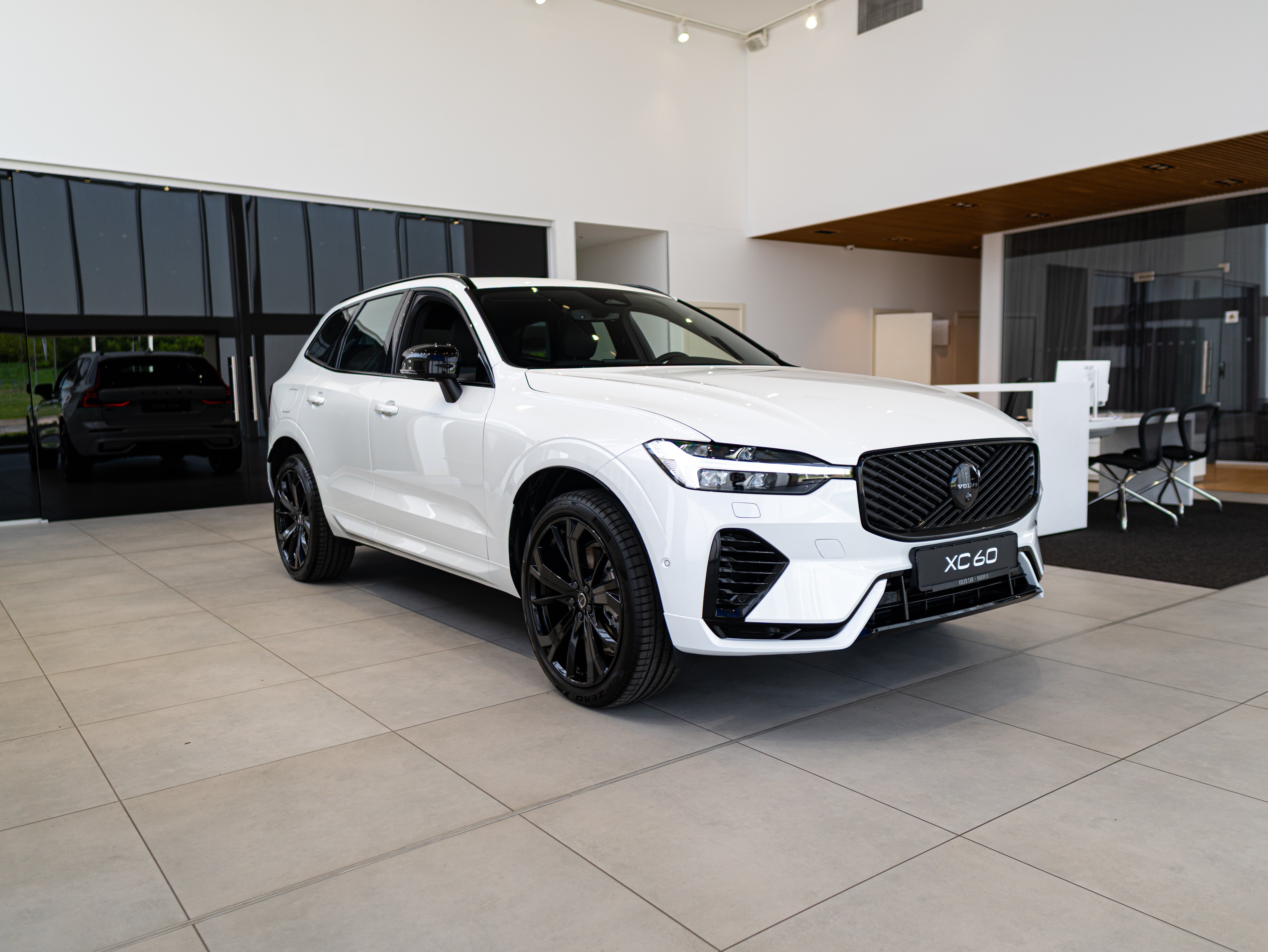 Volvo XC60 T8 Plus Black Edition Crystal White - Charcoal/Leabr3/Charc/Spo