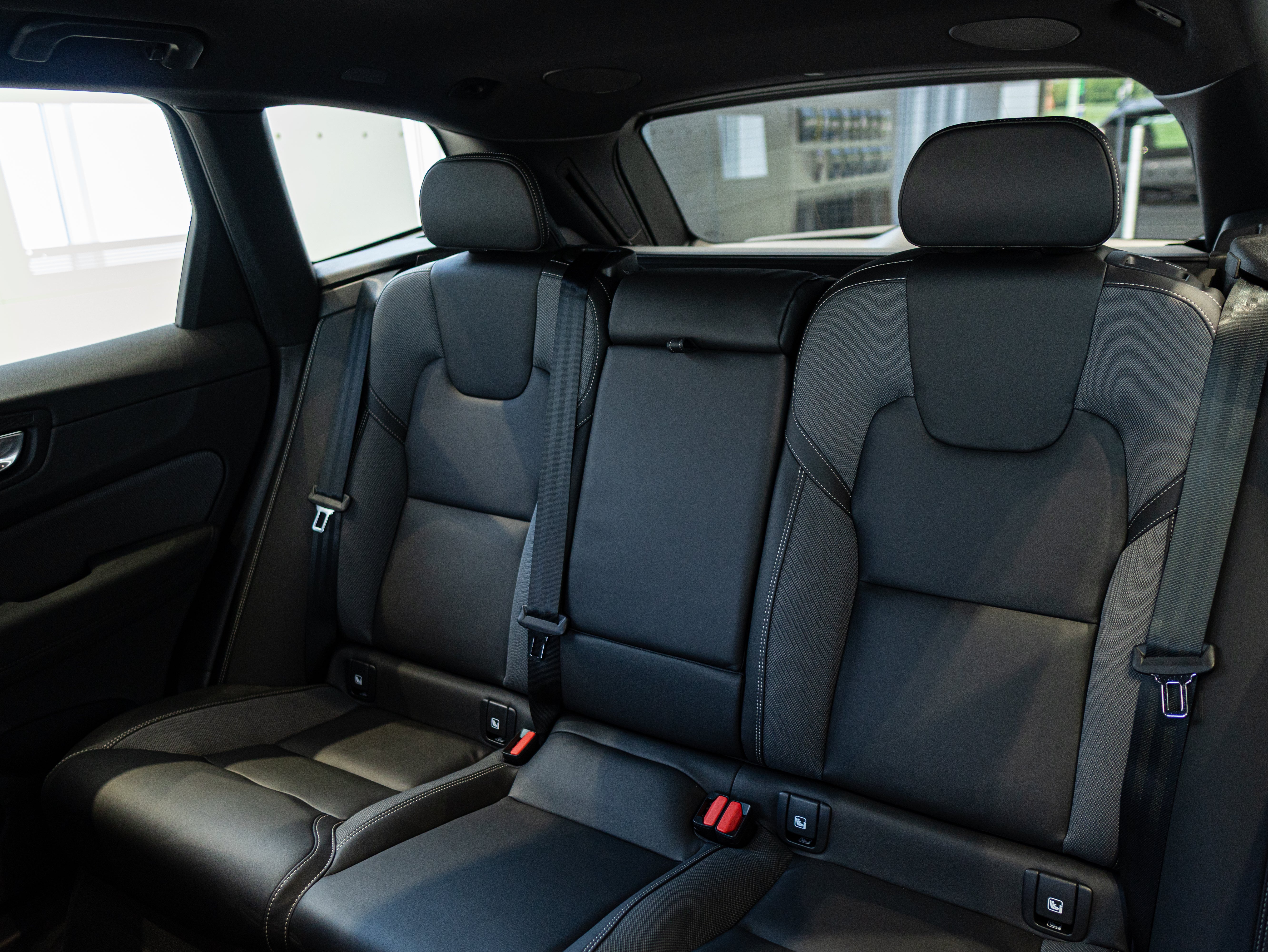 Volvo XC60 T8 Plus Black Edition Crystal White - Charcoal/Leabr3/Charc/Spo