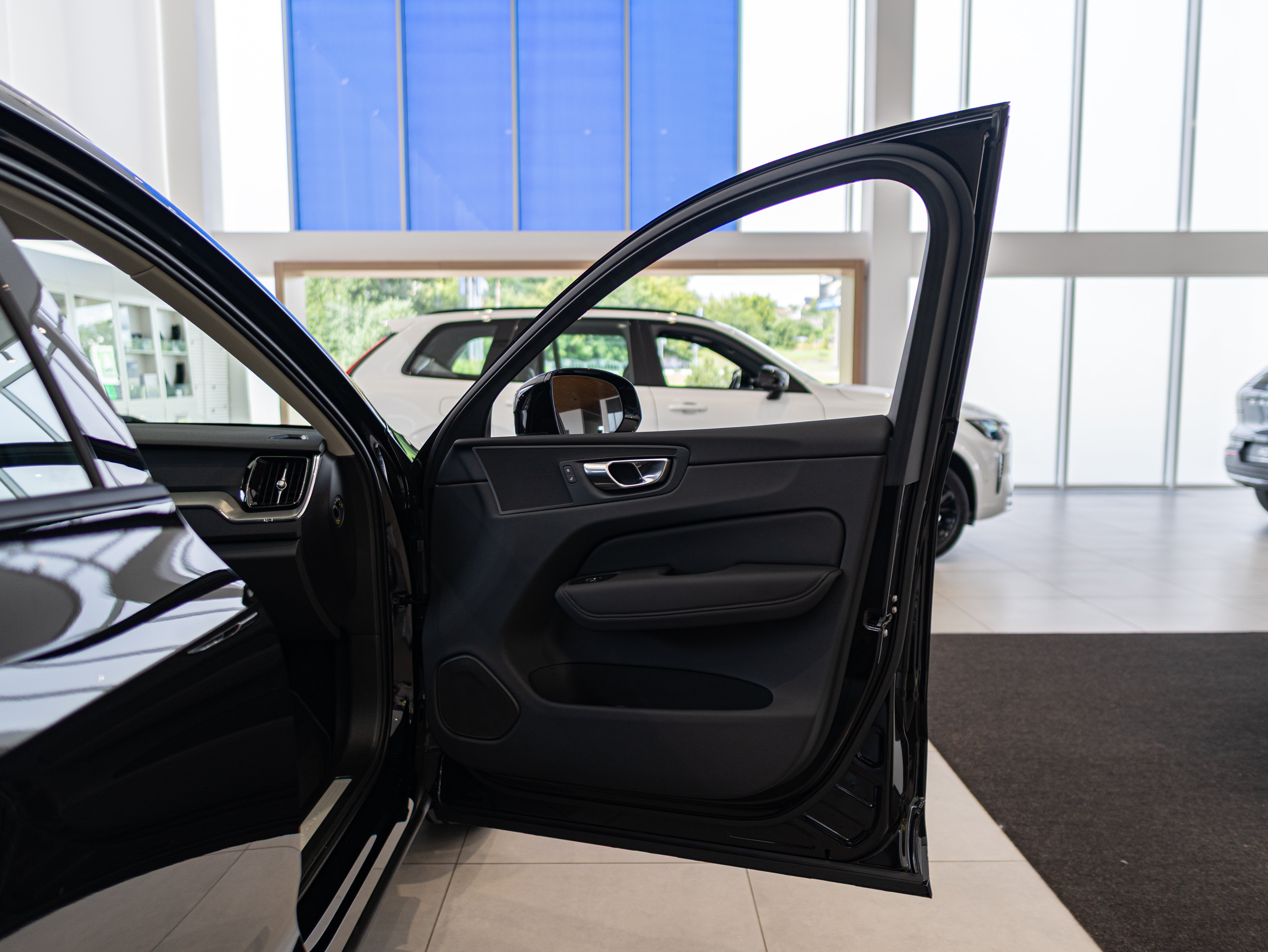 Volvo XC60 B5 Core Onyx Black - Charcoal/Vinyl5/Charcoal 2026