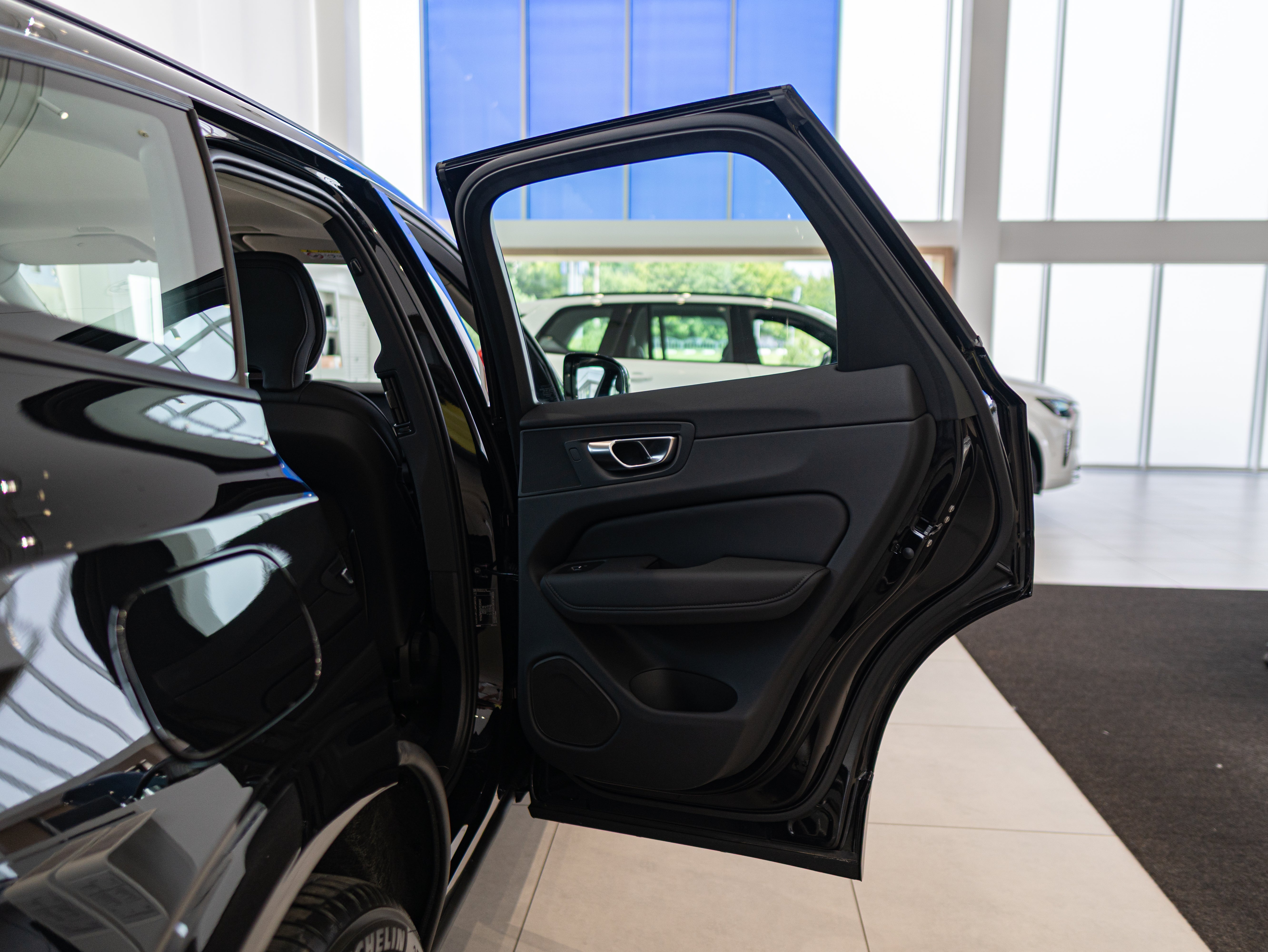 Volvo XC60 B5 Core Onyx Black - Charcoal/Vinyl5/Charcoal 2026