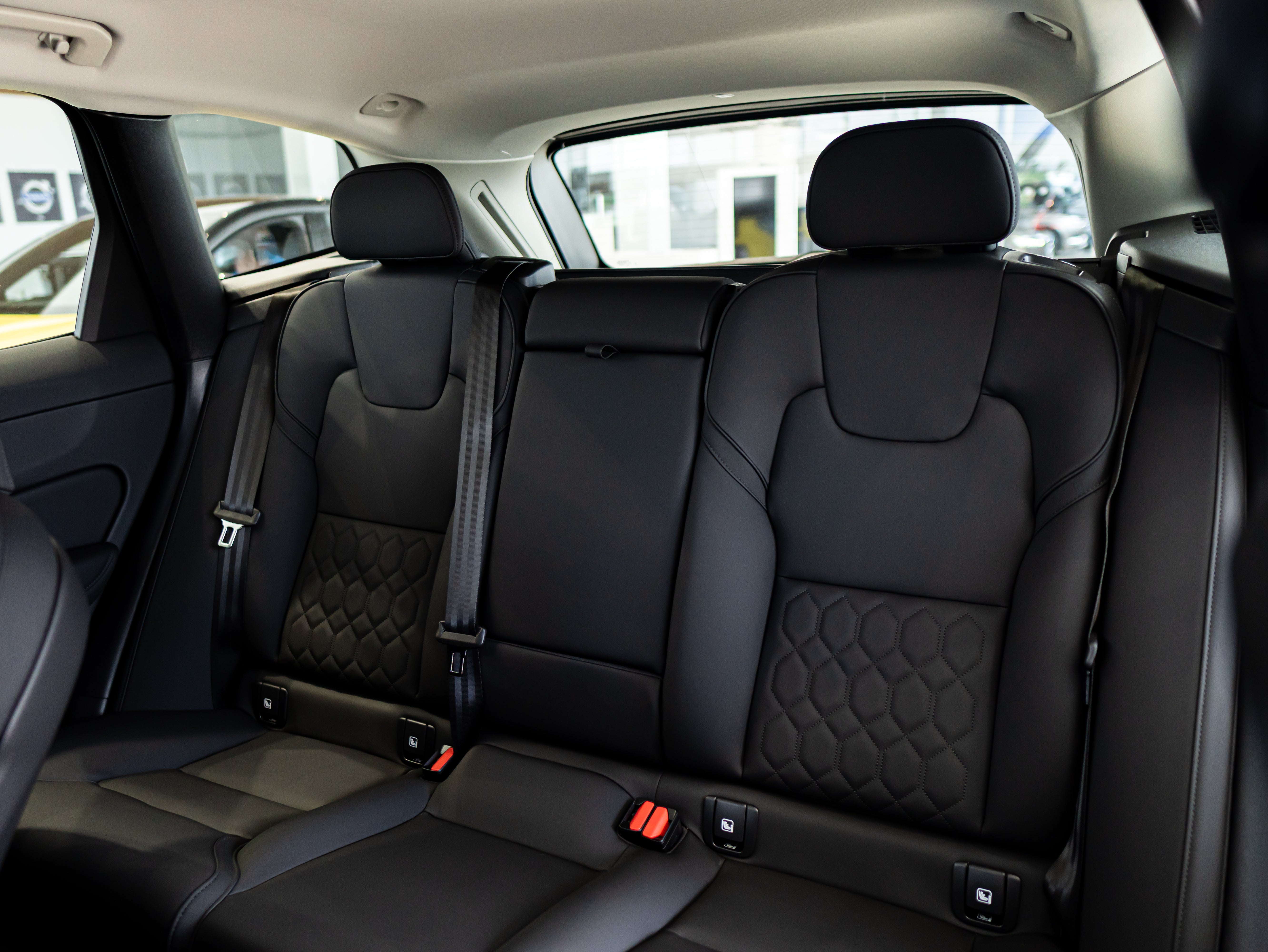 Volvo XC60 B5 Core Onyx Black - Charcoal/Vinyl5/Charcoal 2026