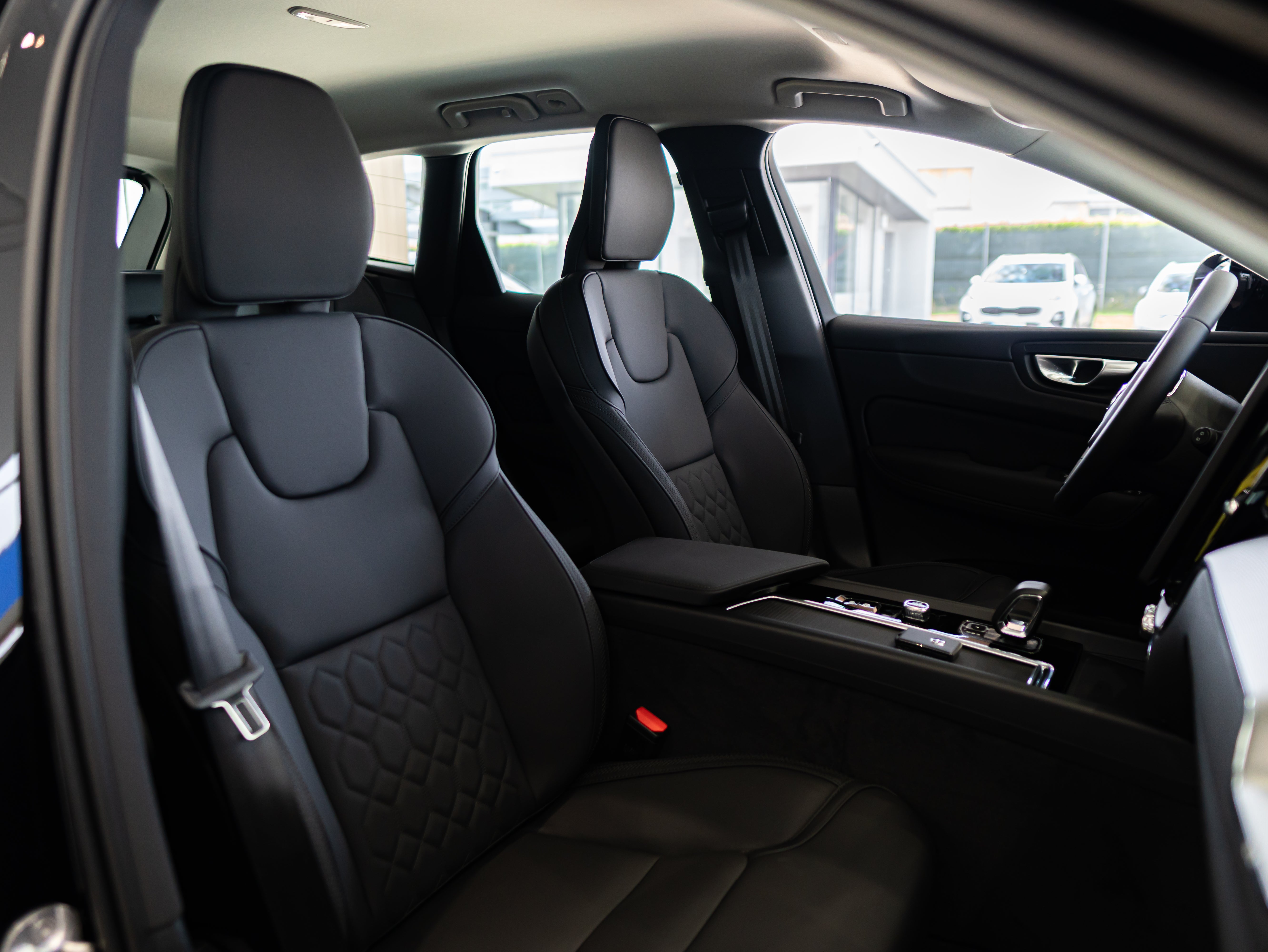 Volvo XC60 B5 Core Onyx Black - Charcoal/Vinyl5/Charcoal 2026