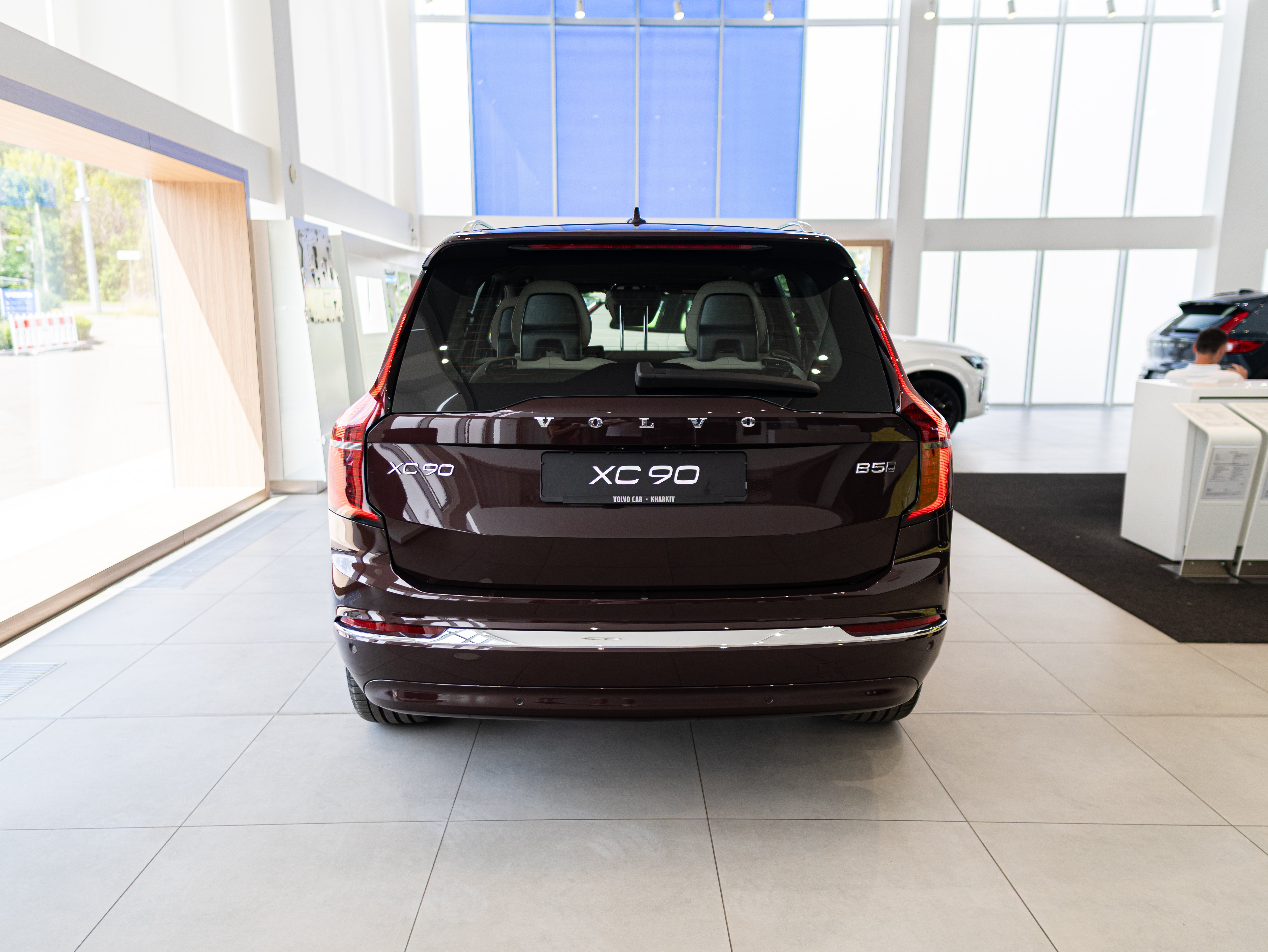 Volvo XC90 B5 Core Mulberry - Charcoal/Vinyl5/Cardamom 2026