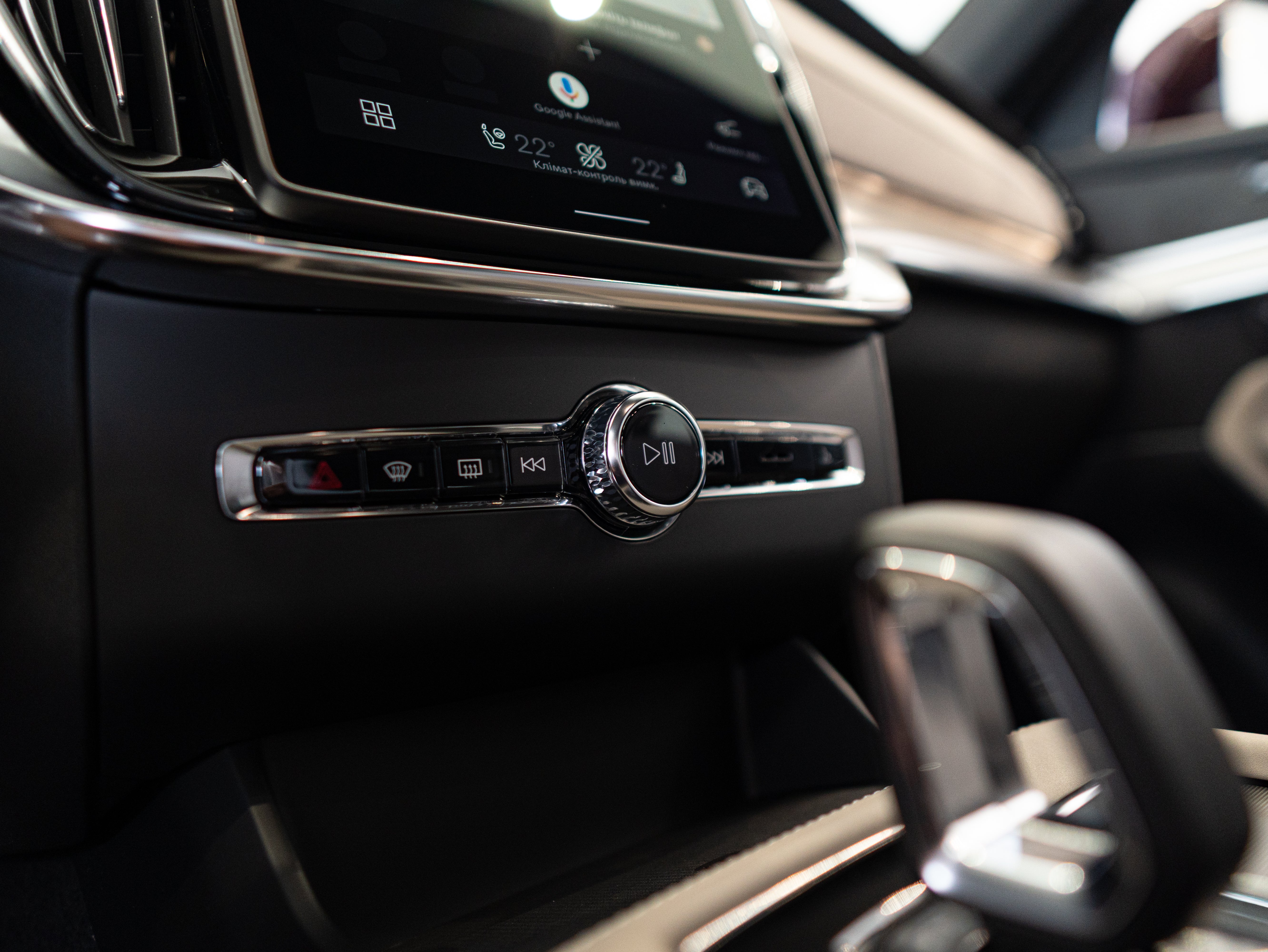 Volvo XC90 B5 Core Mulberry - Charcoal/Vinyl5/Cardamom 2026