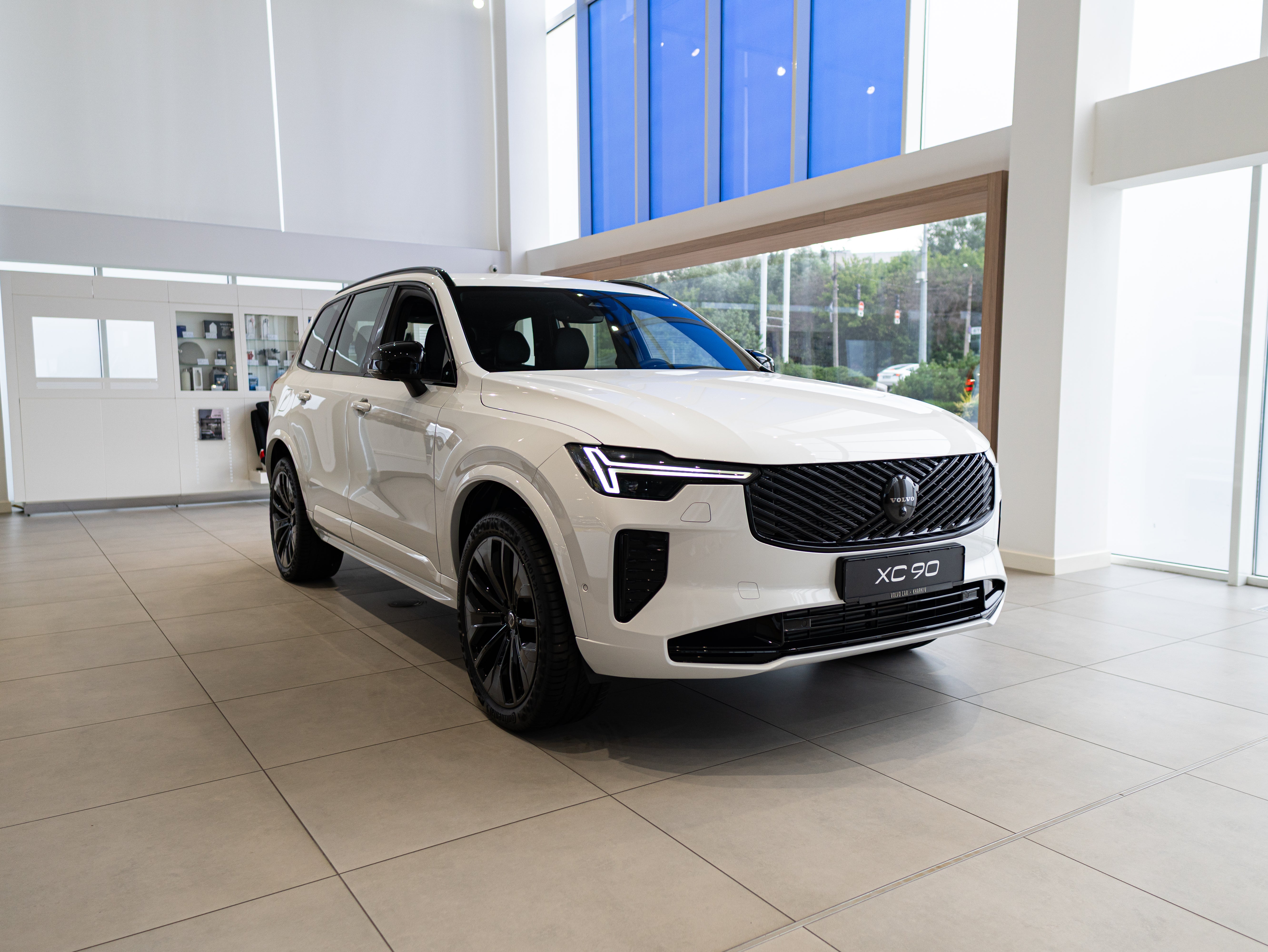 Volvo XC90 T8 Plus Black Edition Crystal White - Charcoal/Leac/Cardamom 2026