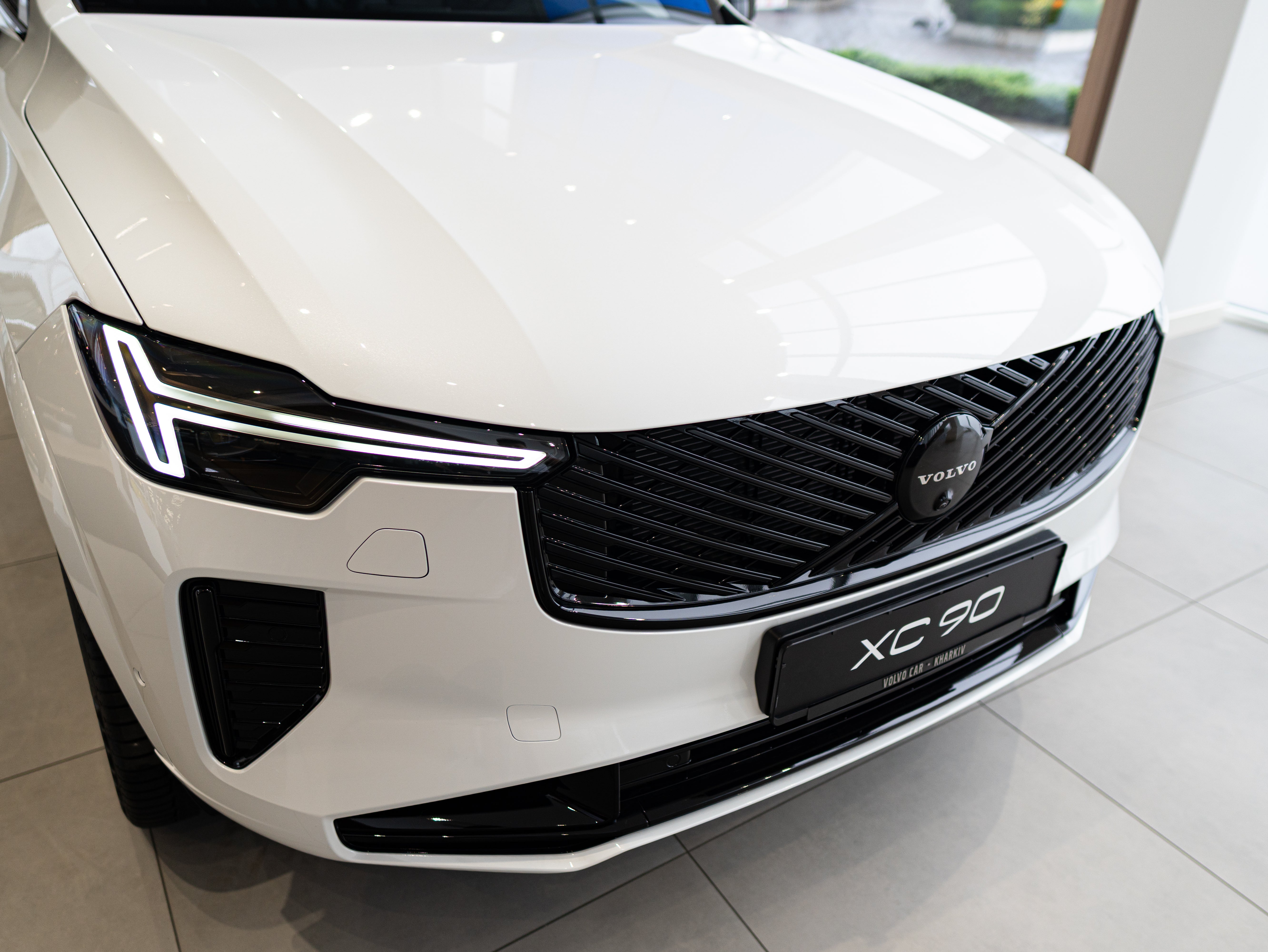 Volvo XC90 T8 Plus Black Edition Crystal White - Charcoal/Leac/Cardamom 2026