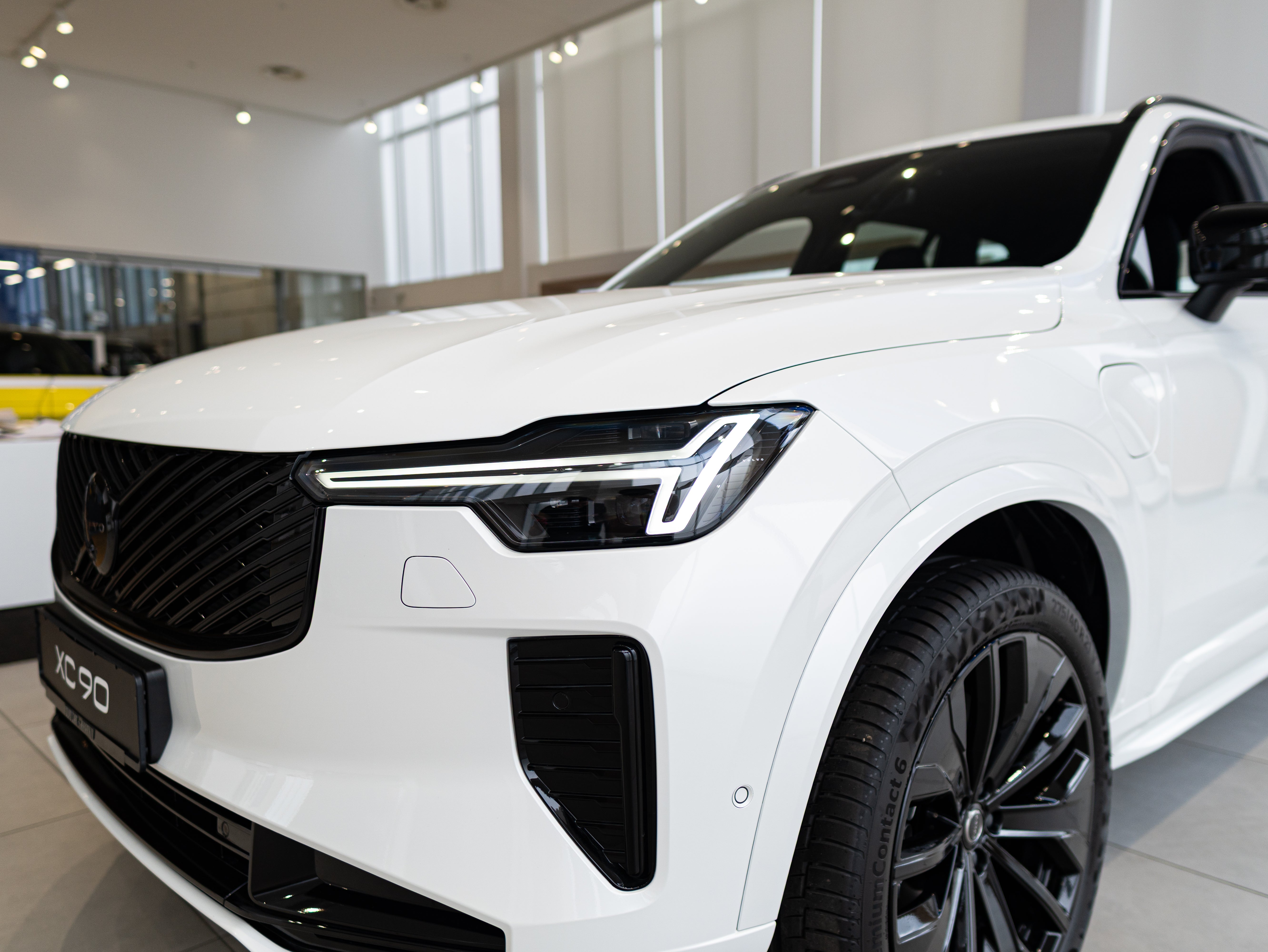 Volvo XC90 T8 Plus Black Edition Crystal White - Charcoal/Leac/Cardamom 2026
