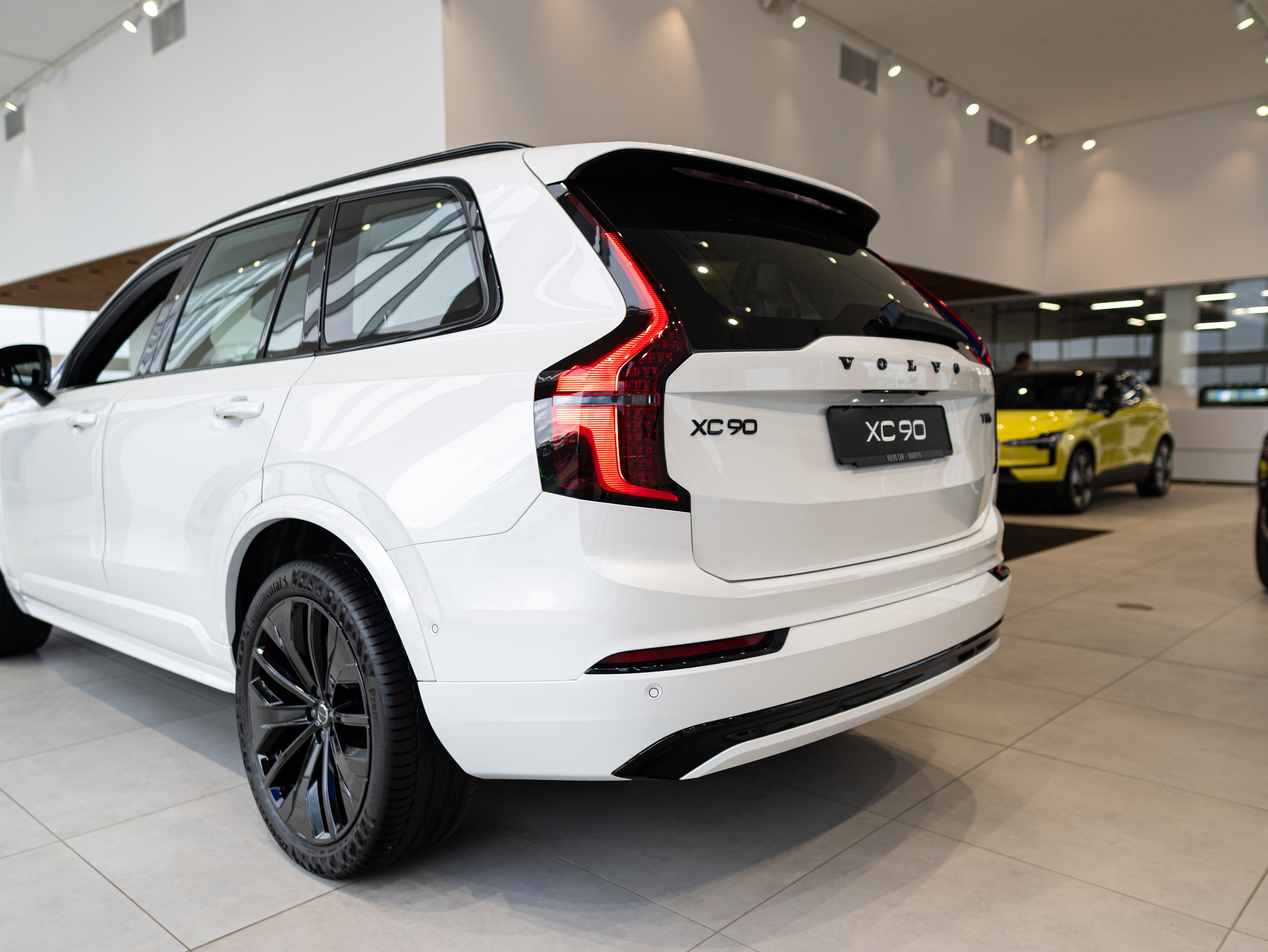 Volvo XC90 T8 Plus Black Edition Crystal White - Charcoal/Leac/Cardamom 2026