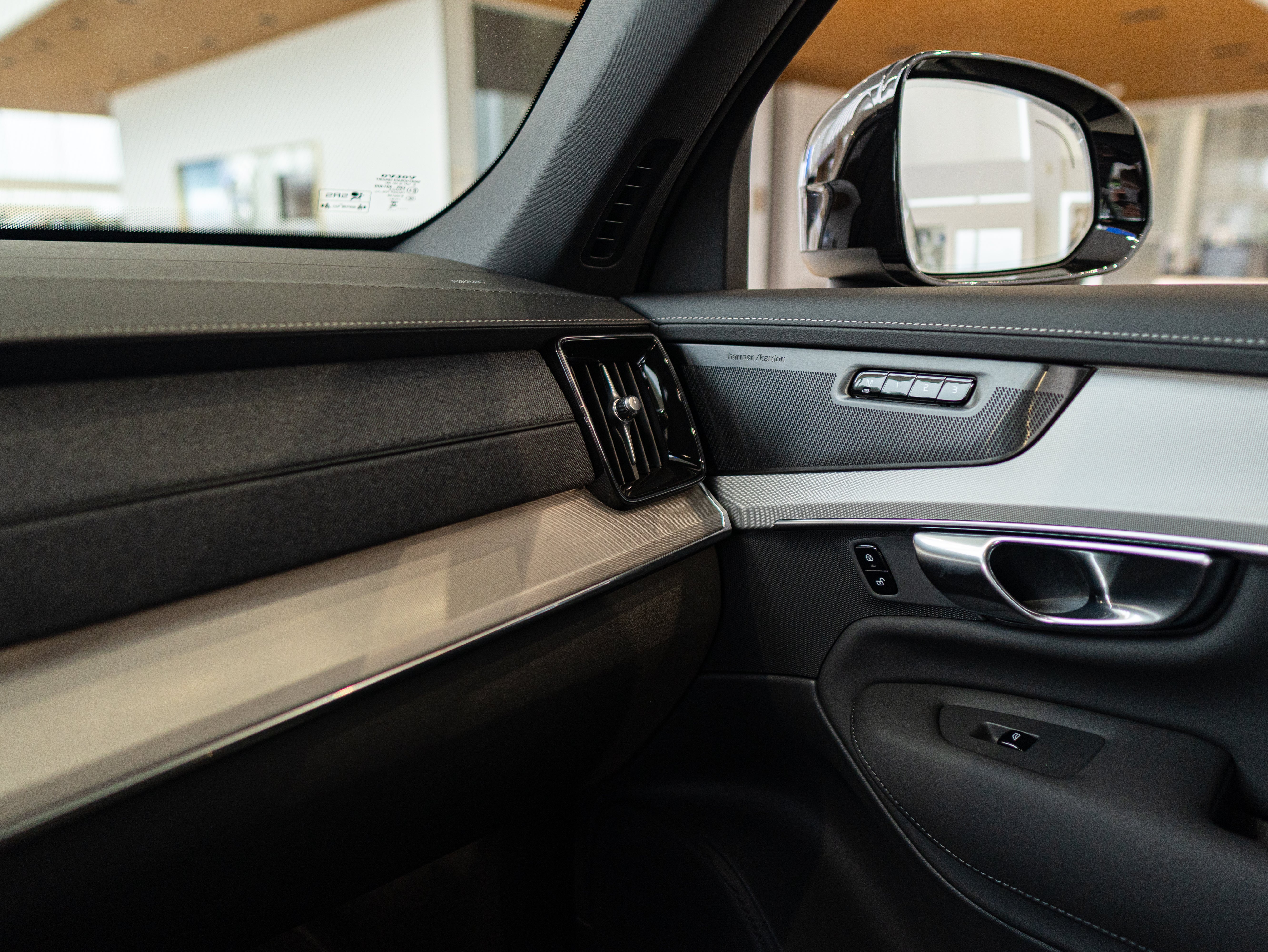 Volvo XC90 T8 Plus Black Edition Crystal White - Charcoal/Leac/Cardamom 2026