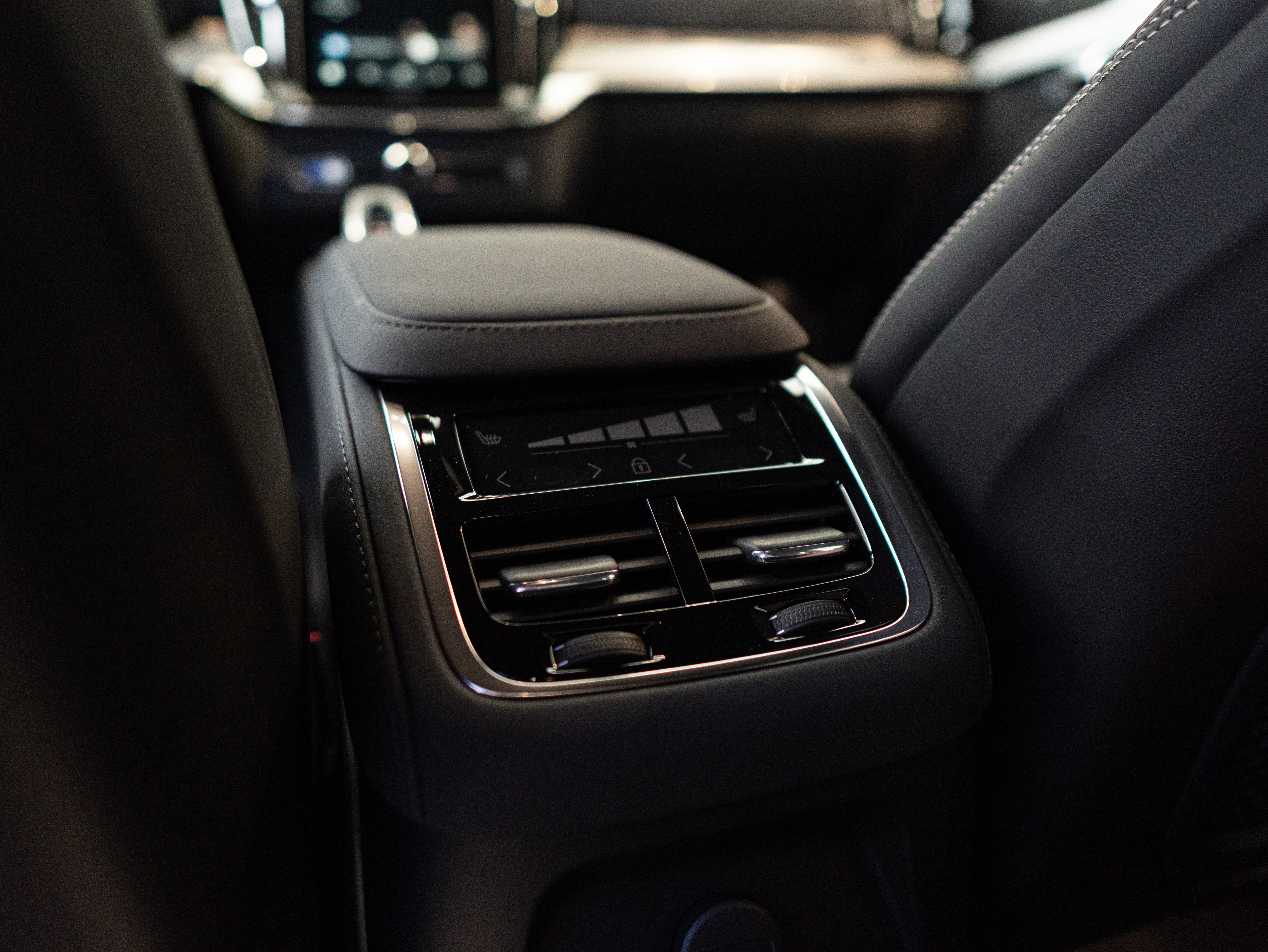 Volvo XC90 T8 Plus Black Edition Crystal White - Charcoal/Leac/Cardamom 2026