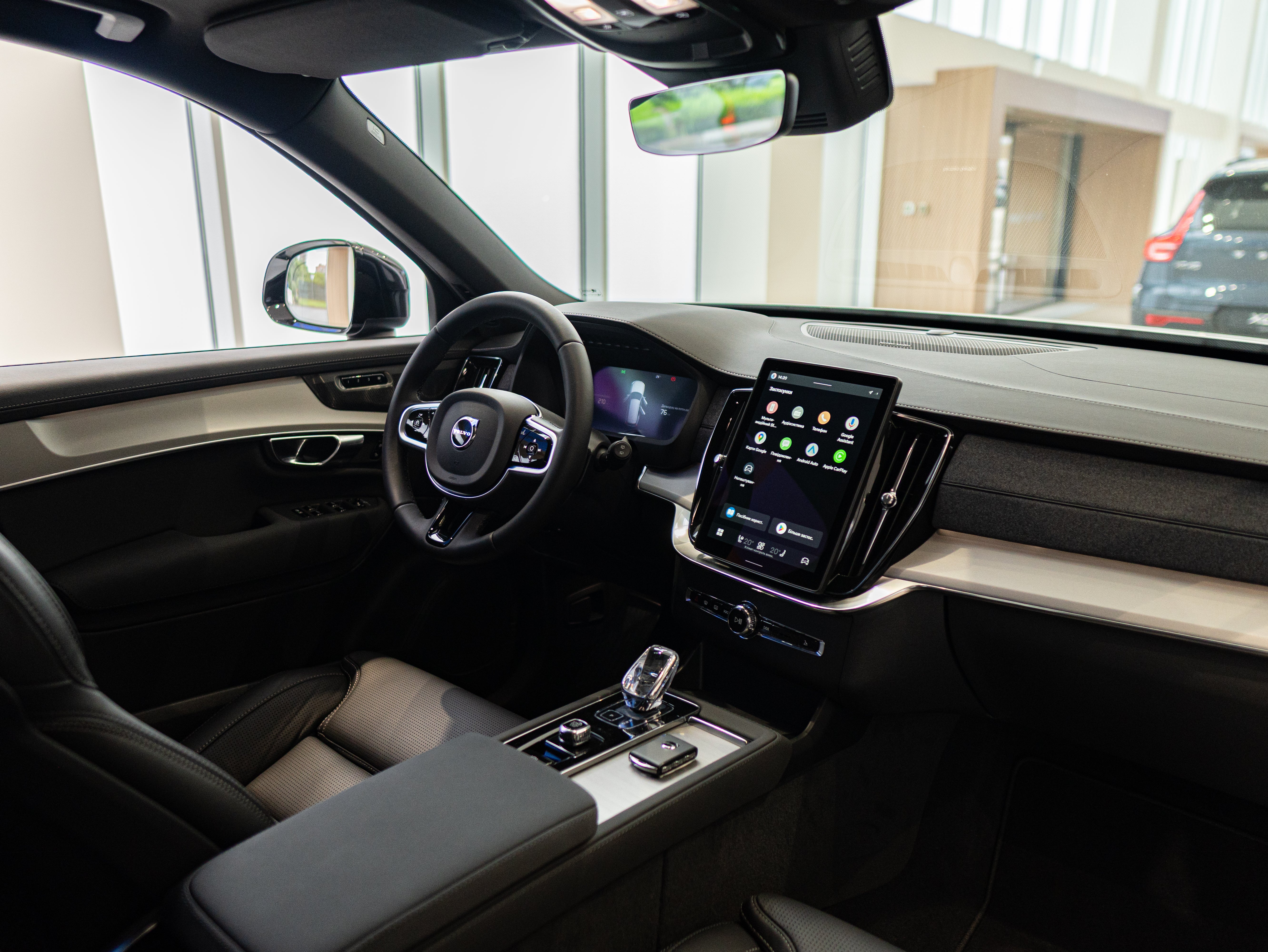 Volvo XC90 T8 Plus Black Edition Crystal White - Charcoal/Leac/Cardamom 2026