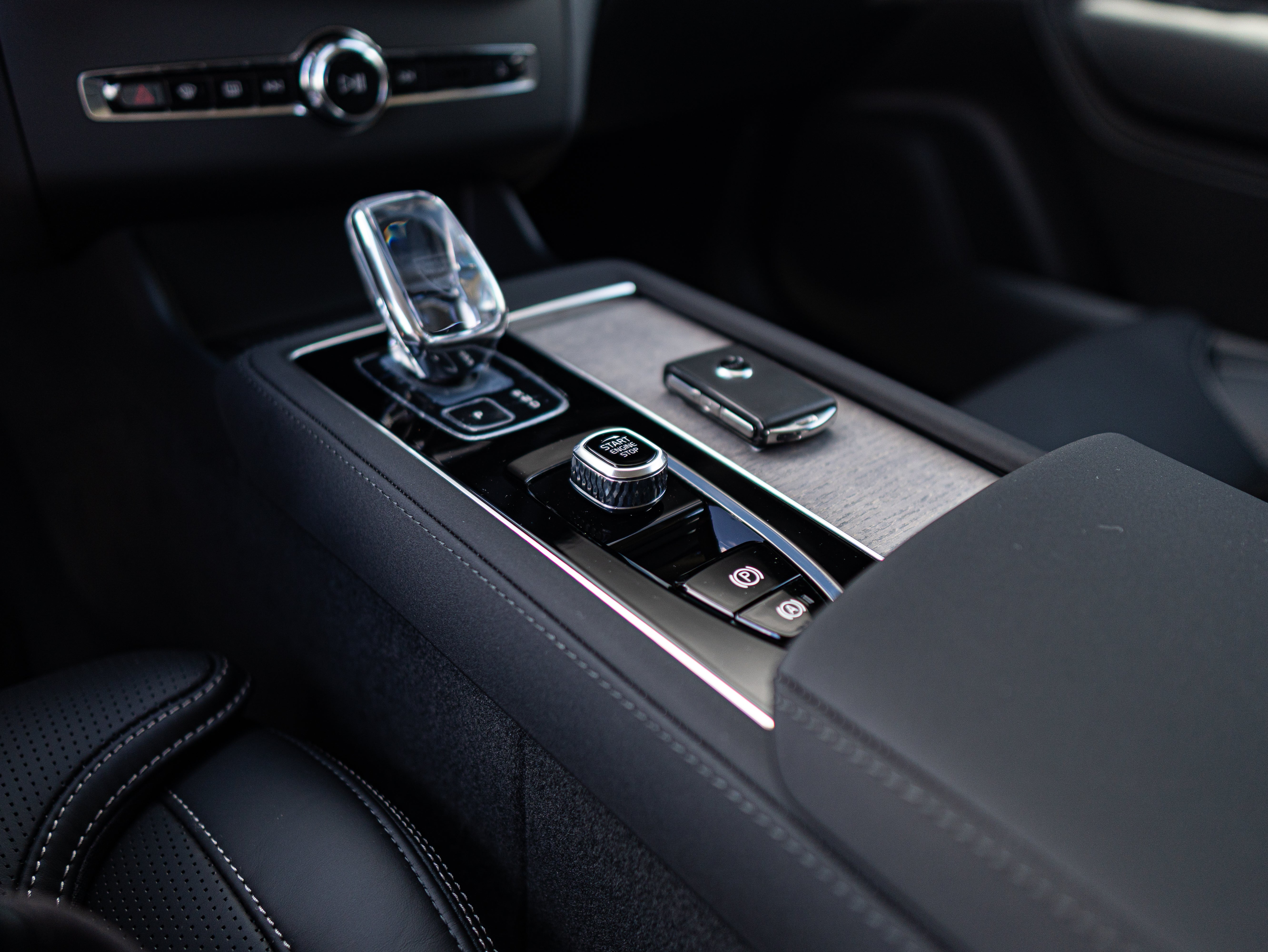 Volvo XC90 B5 Plus Bright Platinum Grey - Charcoal/Leac/Cardamom 2026