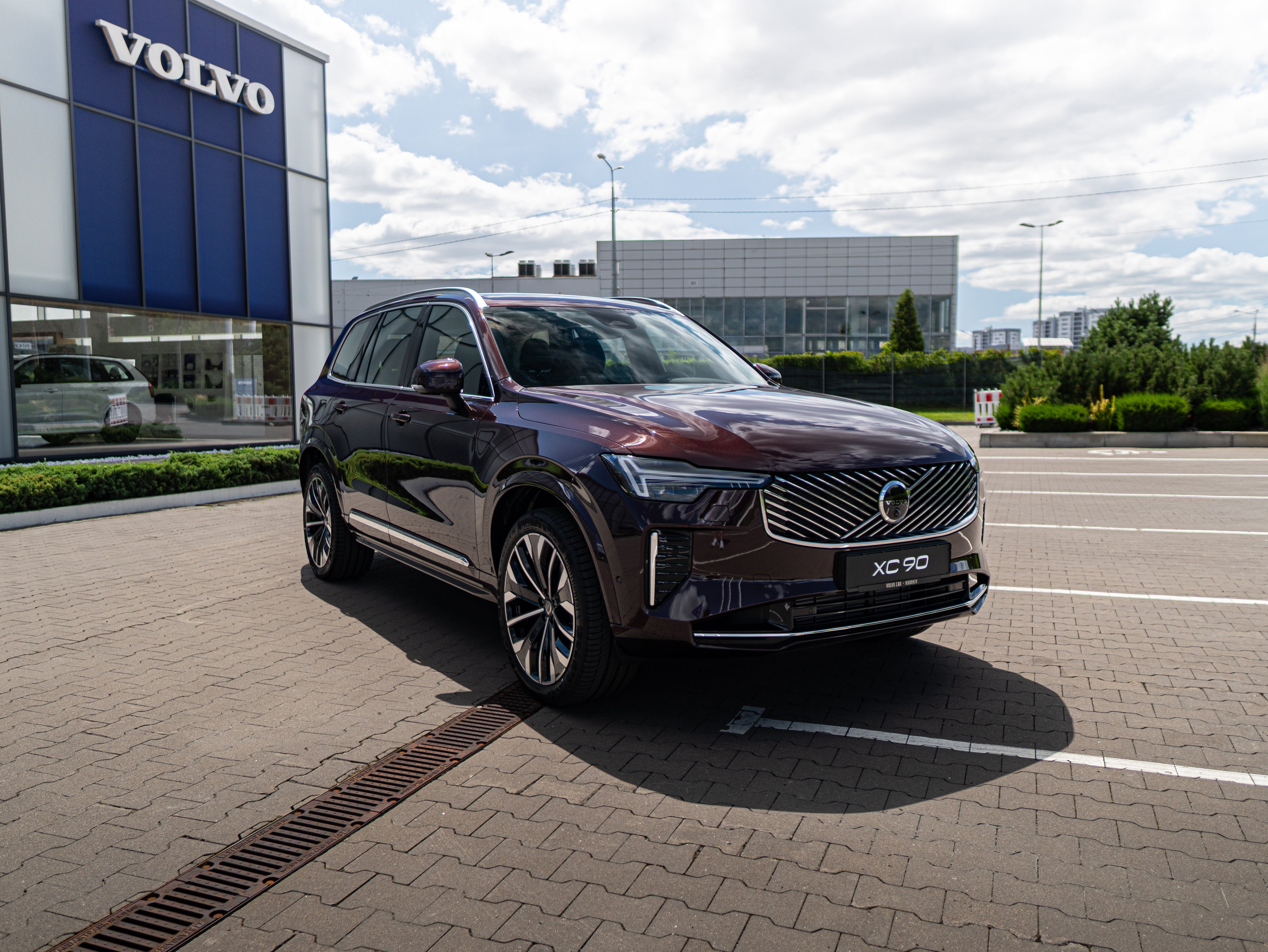 Volvo XC90 B5 Plus Bright Mulberry - Charcoal/Leac/Cardamom 2026