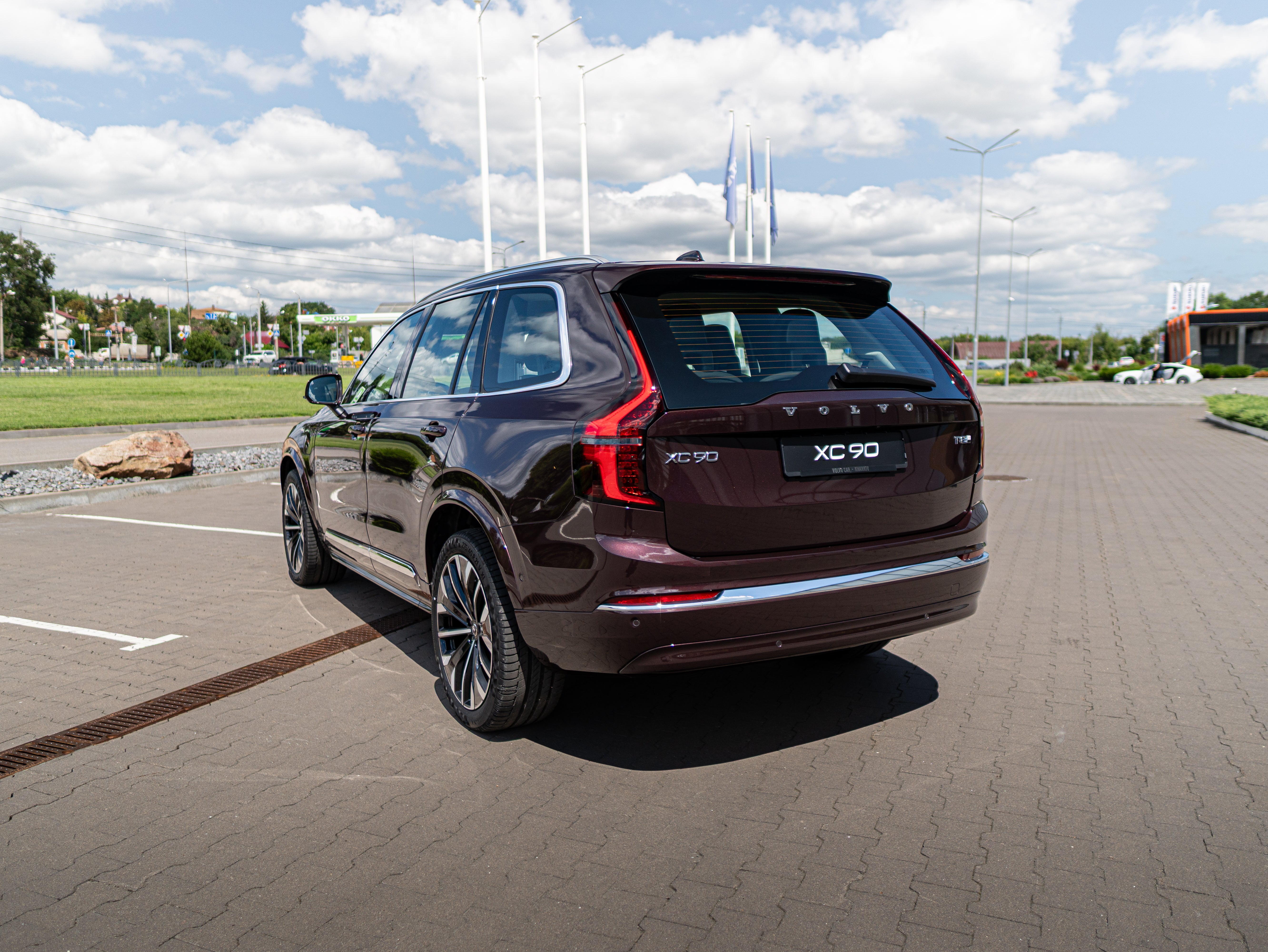 Volvo XC90 B5 Plus Bright Mulberry - Charcoal/Leac/Cardamom 2026
