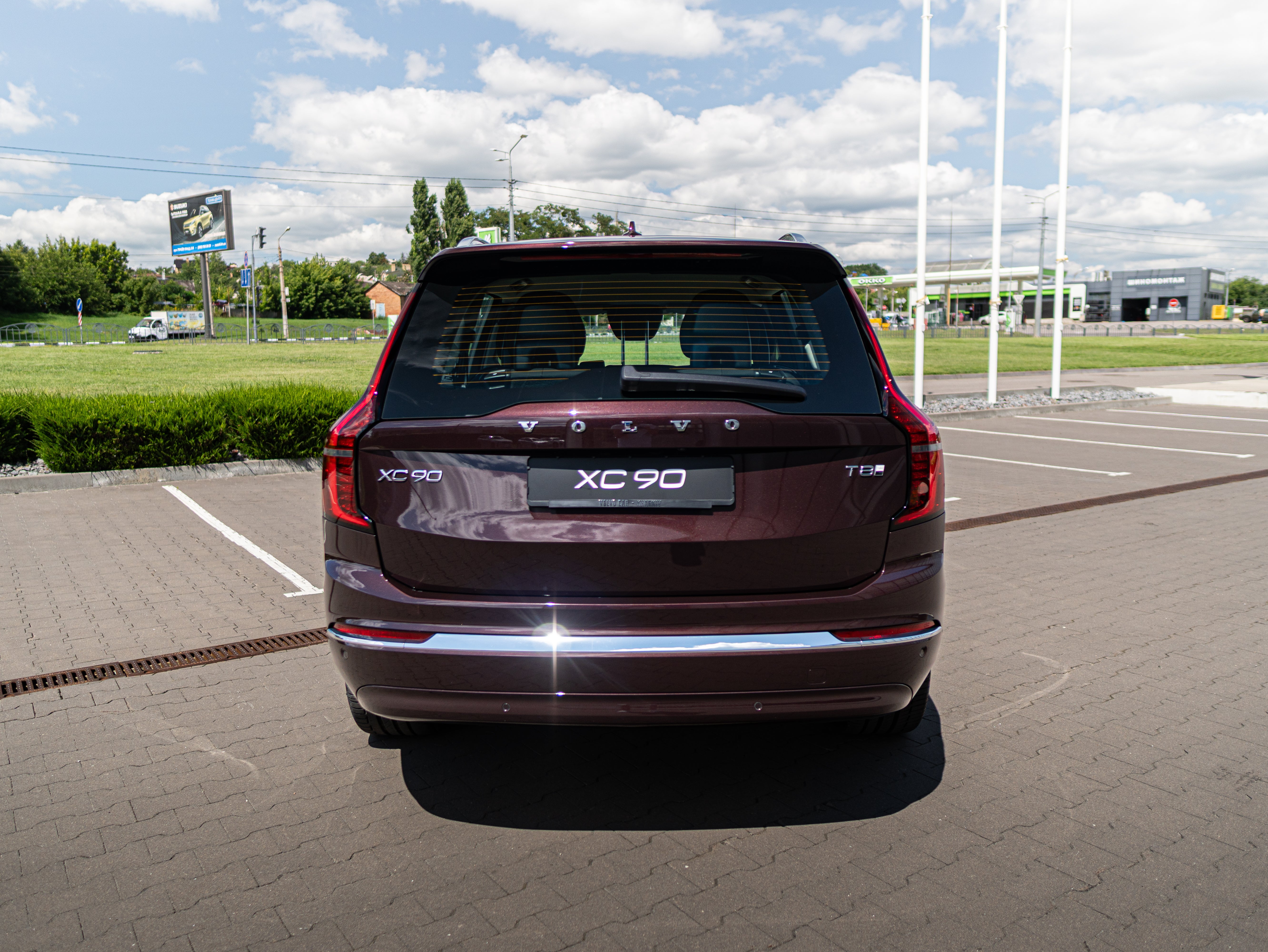 Volvo XC90 B5 Plus Bright Mulberry - Charcoal/Leac/Cardamom 2026