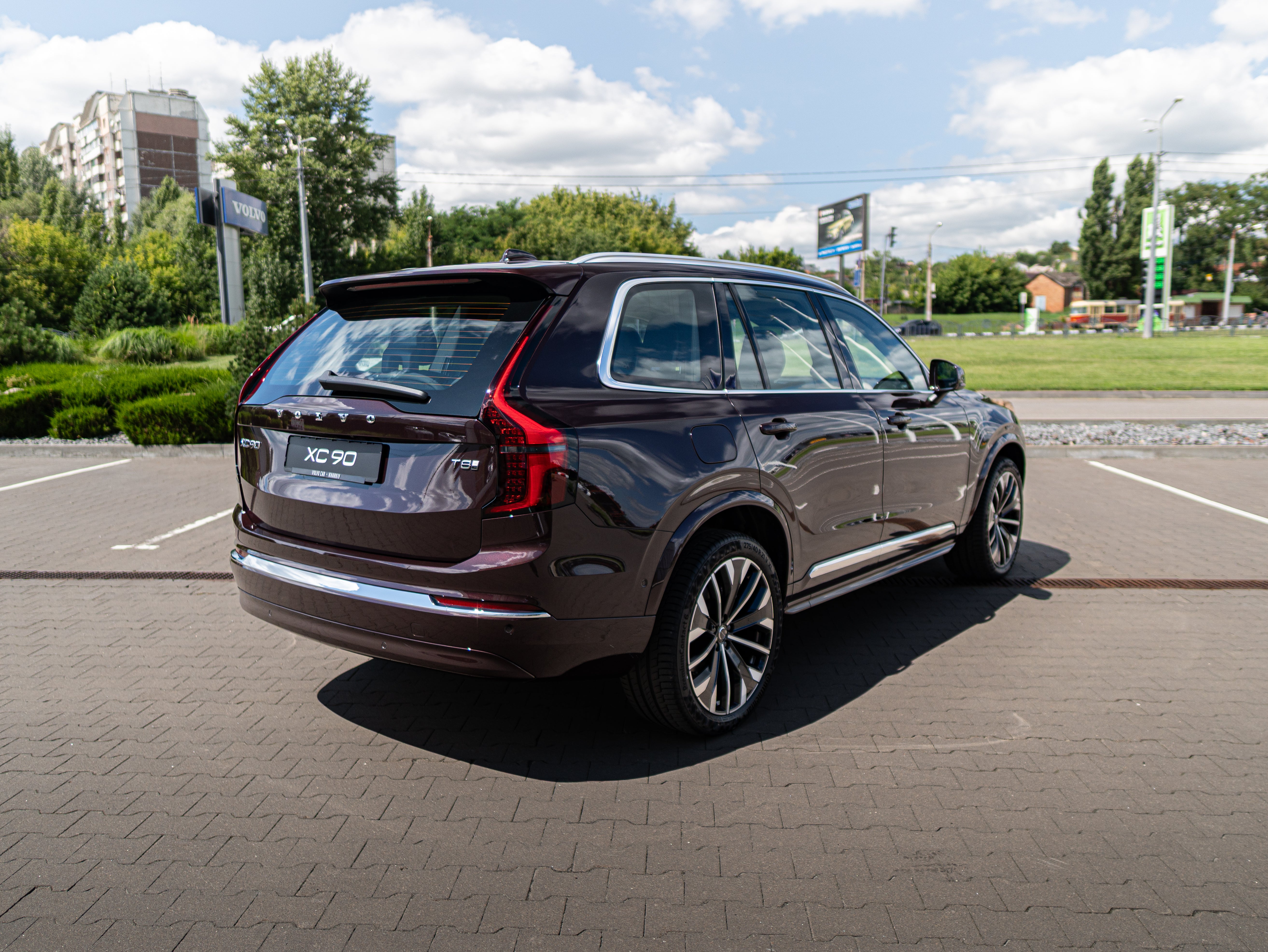Volvo XC90 B5 Plus Bright Mulberry - Charcoal/Leac/Cardamom 2026