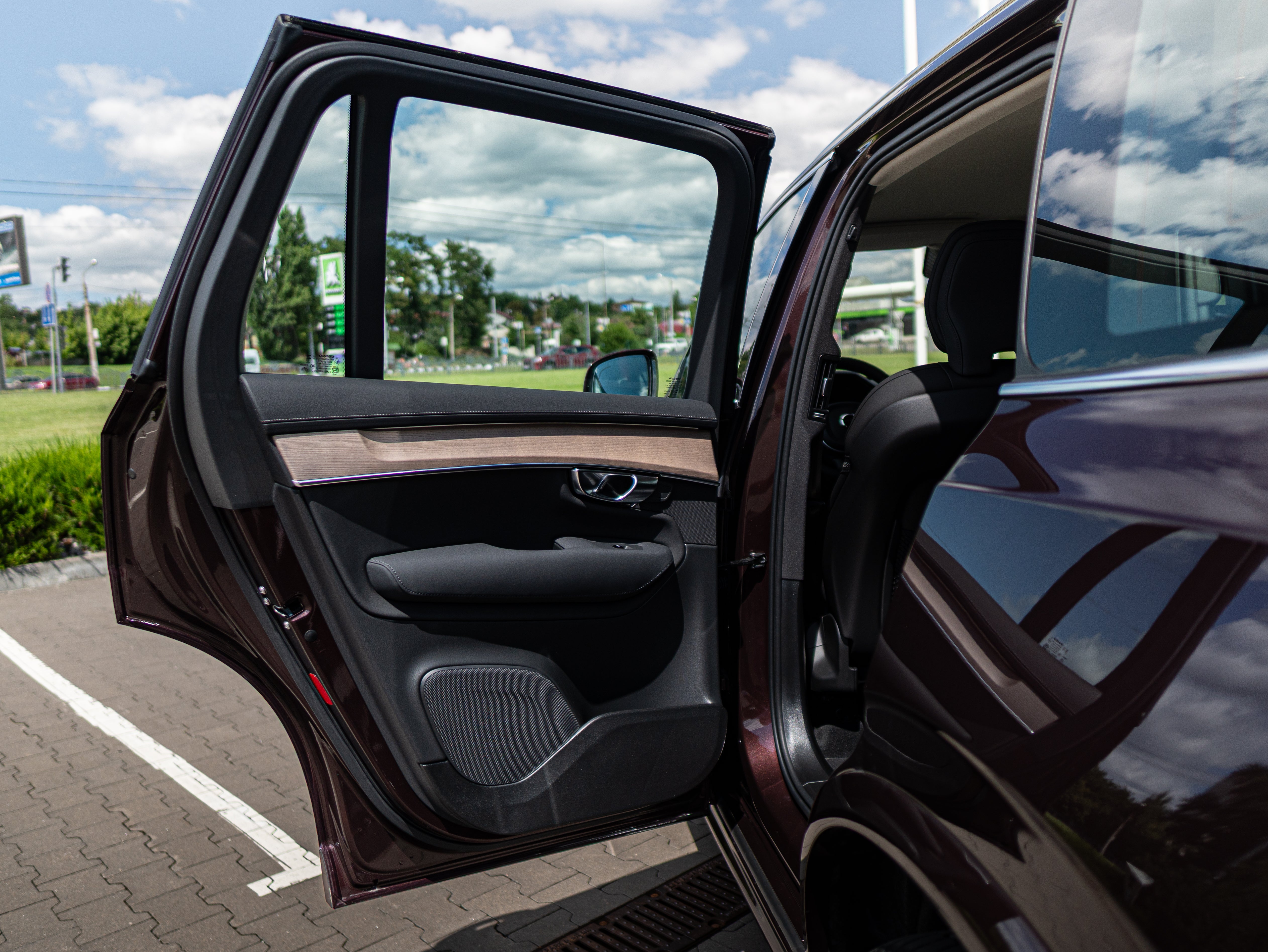 Volvo XC90 B5 Plus Bright Mulberry - Charcoal/Leac/Cardamom 2026