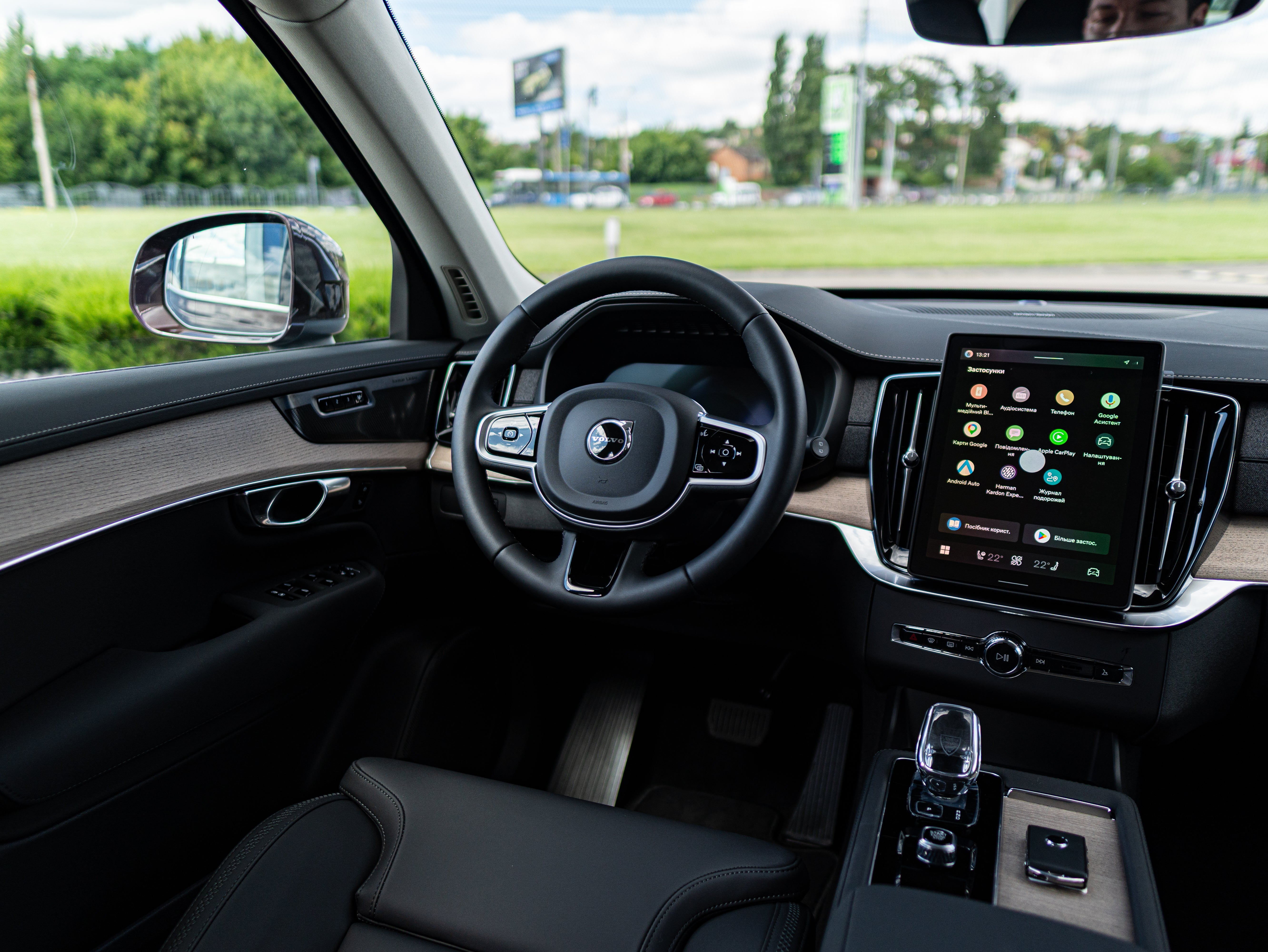 Volvo XC90 B5 Plus Bright Mulberry - Charcoal/Leac/Cardamom 2026