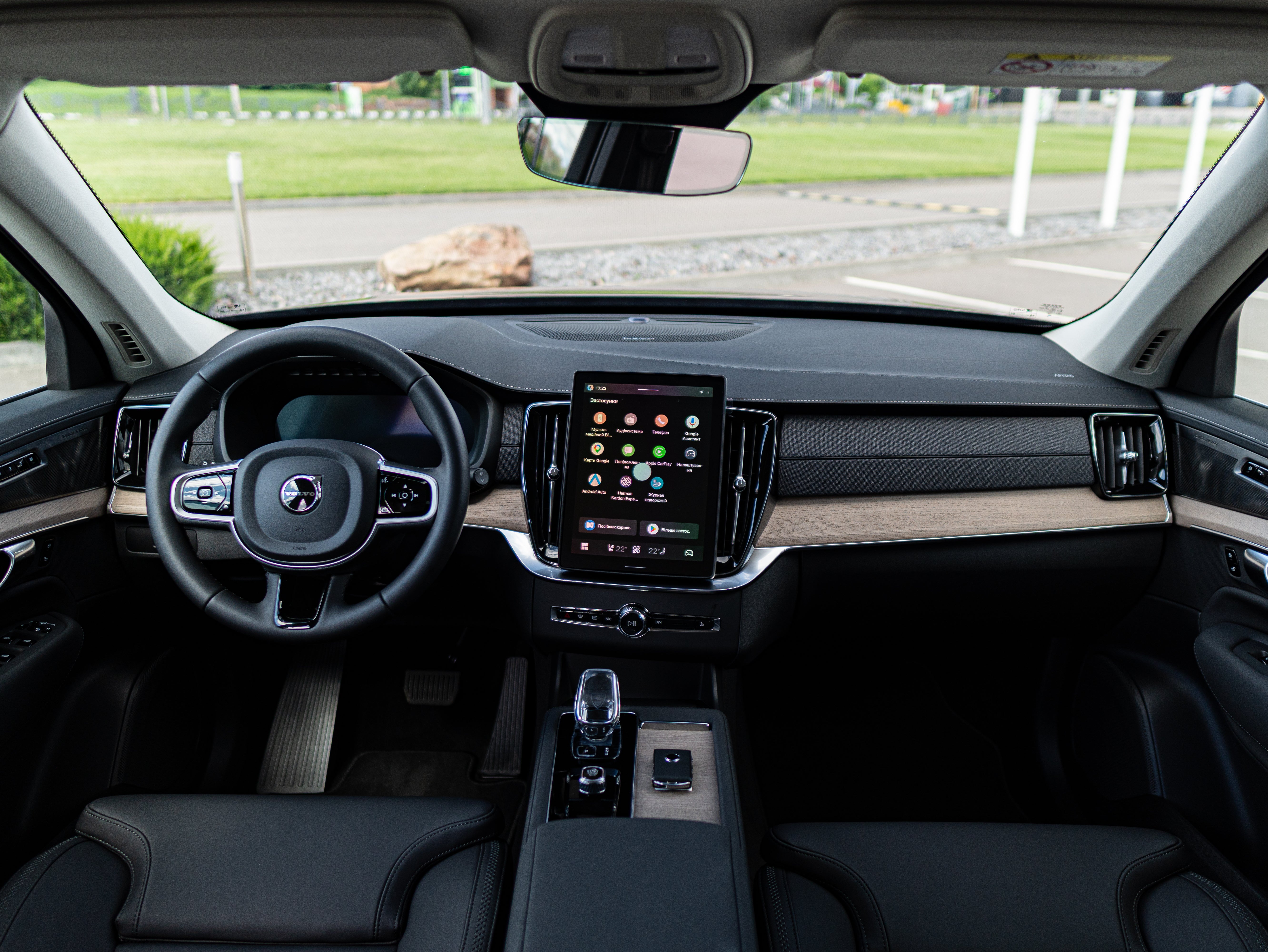 Volvo XC90 B5 Plus Bright Mulberry - Charcoal/Leac/Cardamom 2026