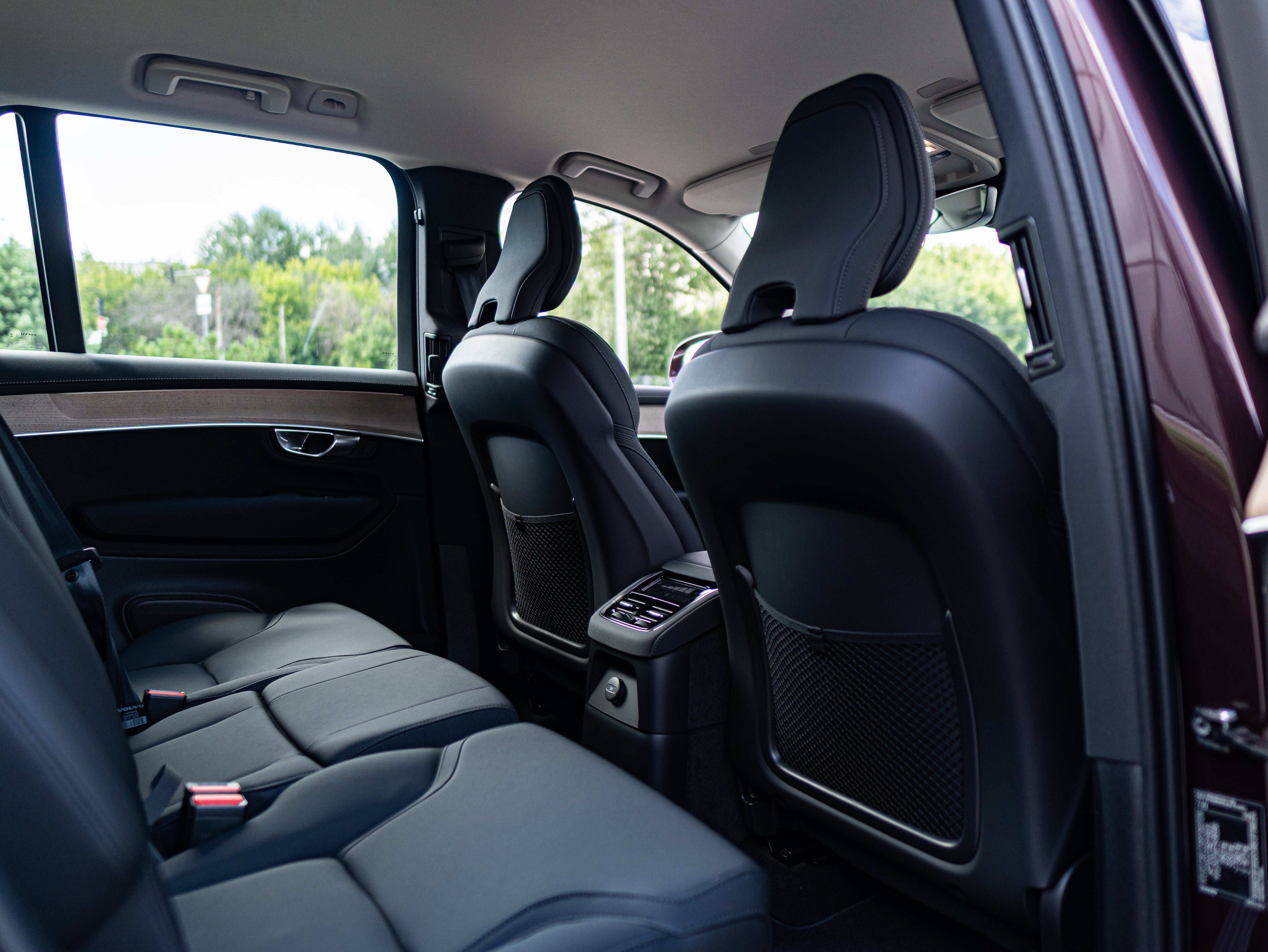 Volvo XC90 B5 Plus Bright Mulberry - Charcoal/Leac/Cardamom 2026