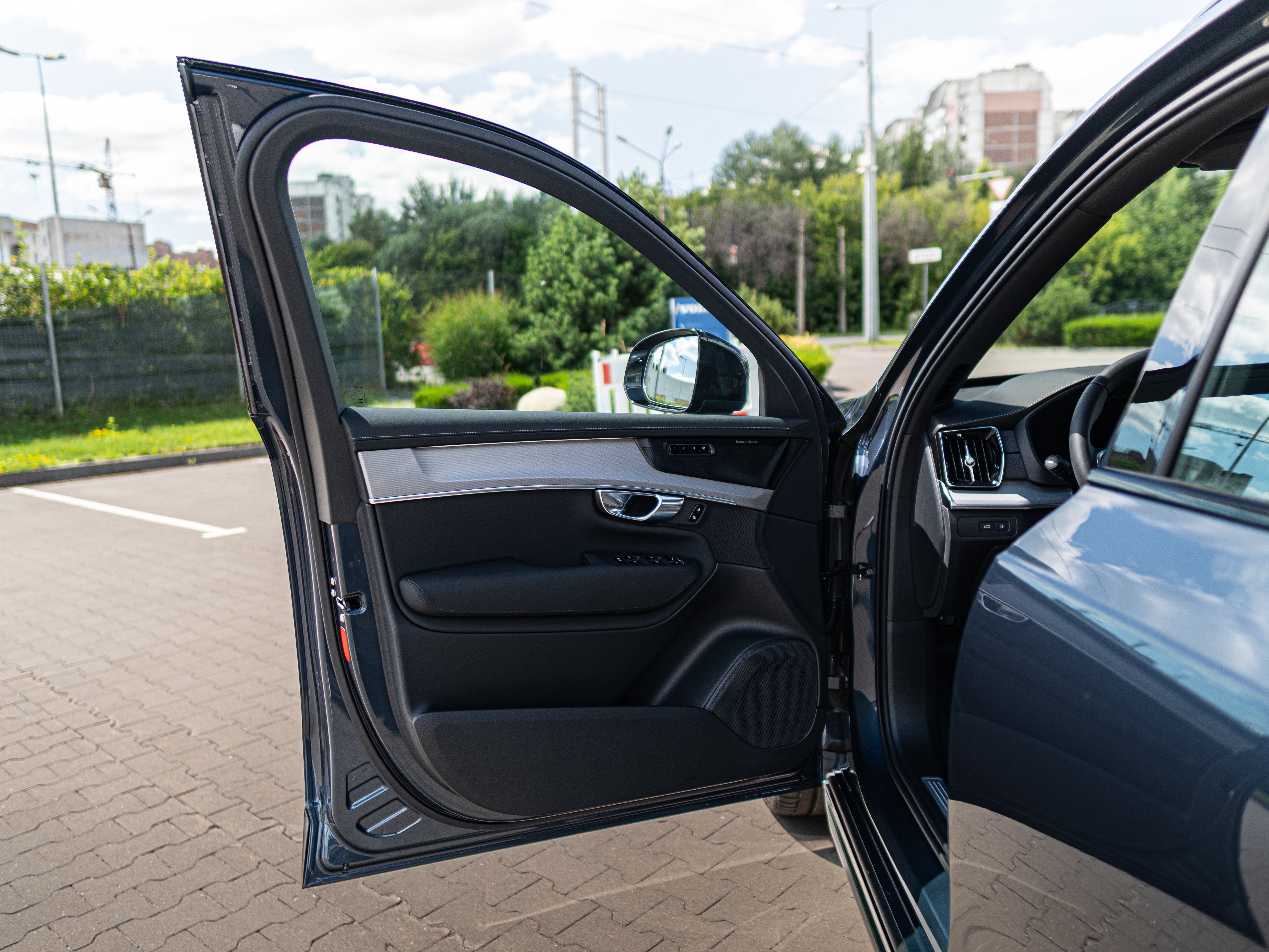 Volvo XC90 T8 Plus Black Edition Denim Blue - Charcoal/Leac/Cardamom 2026