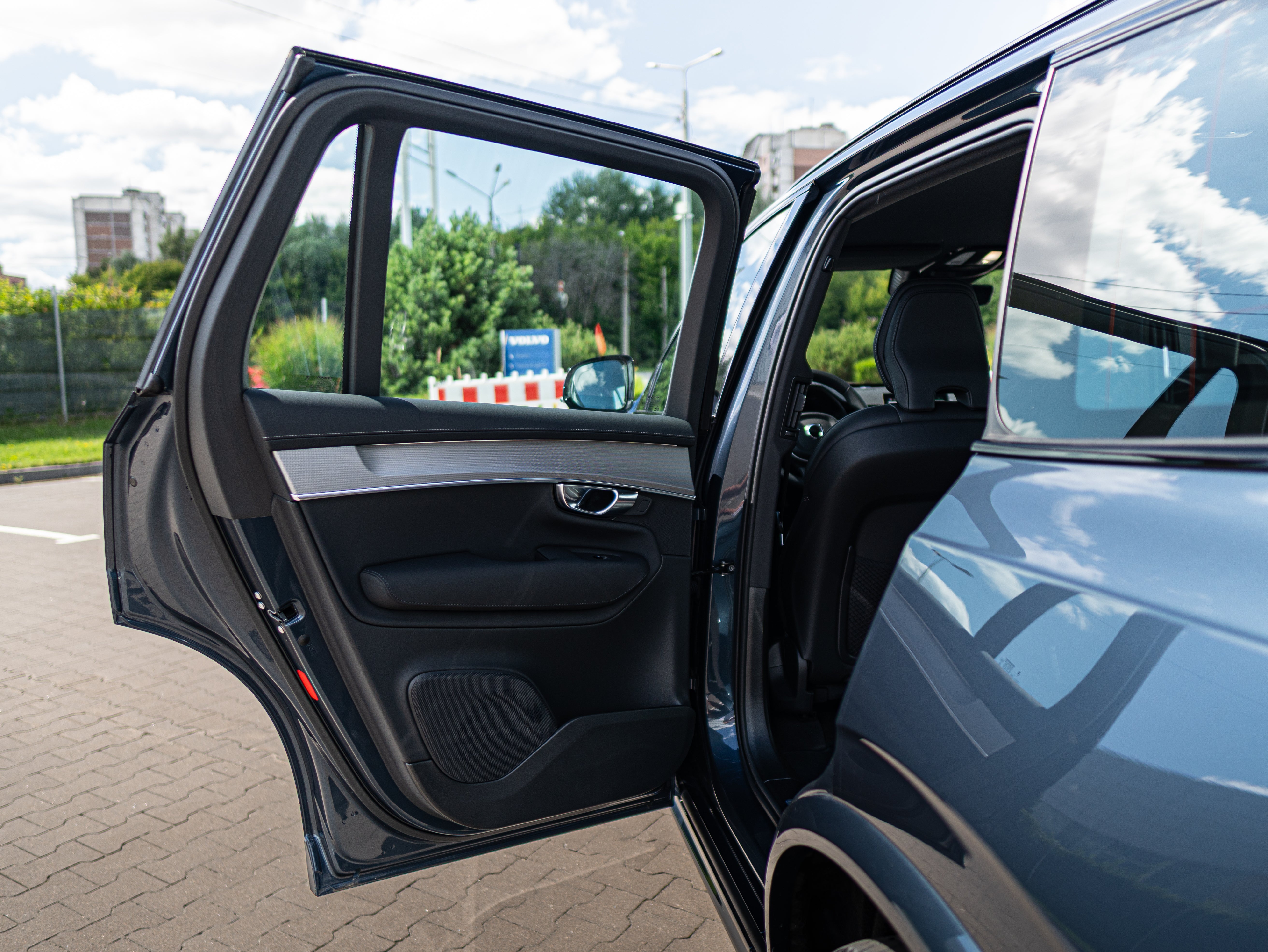 Volvo XC90 T8 Plus Black Edition Denim Blue - Charcoal/Leac/Cardamom 2026