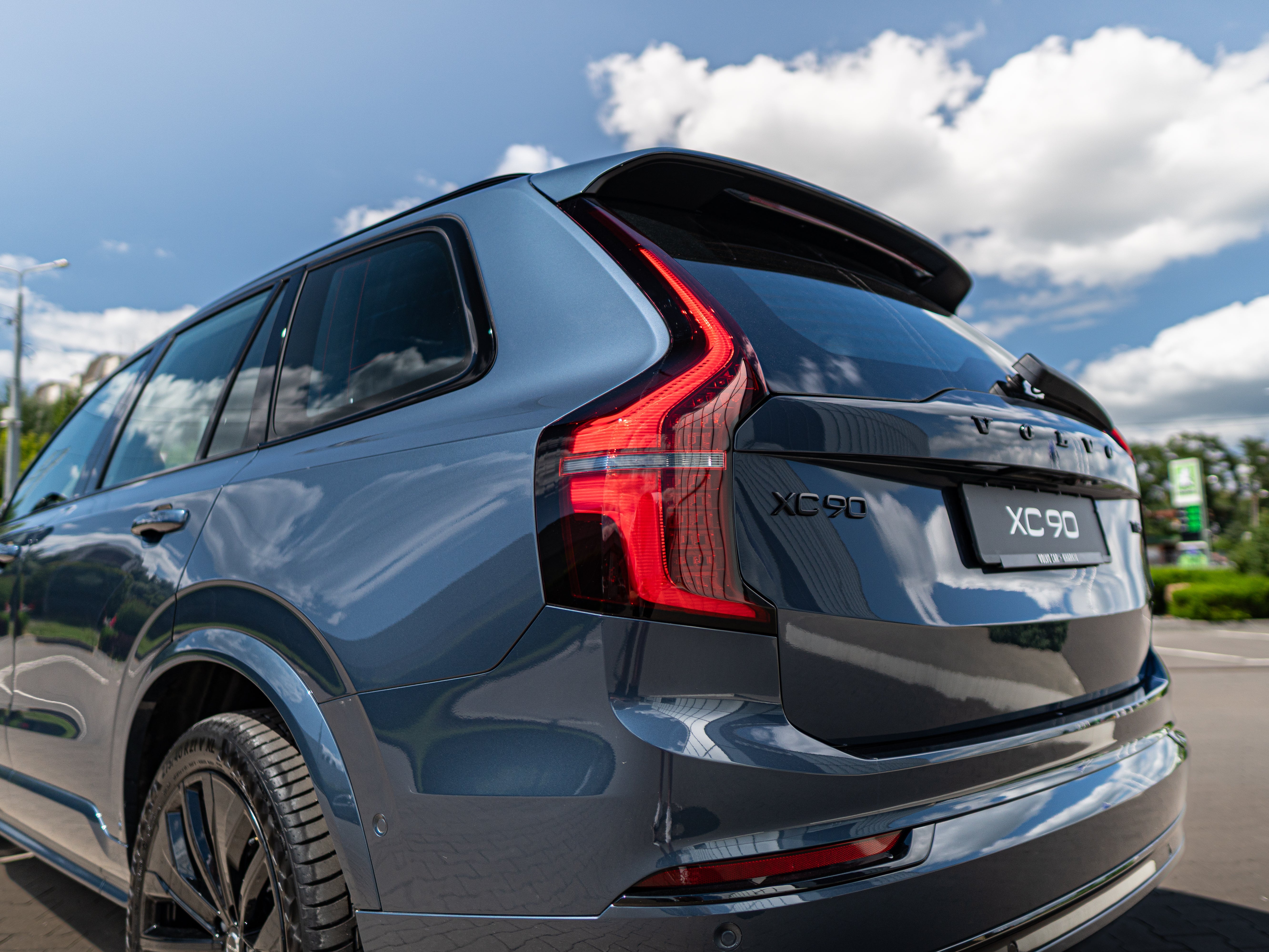 Volvo XC90 T8 Plus Black Edition Denim Blue - Charcoal/Leac/Cardamom 2026