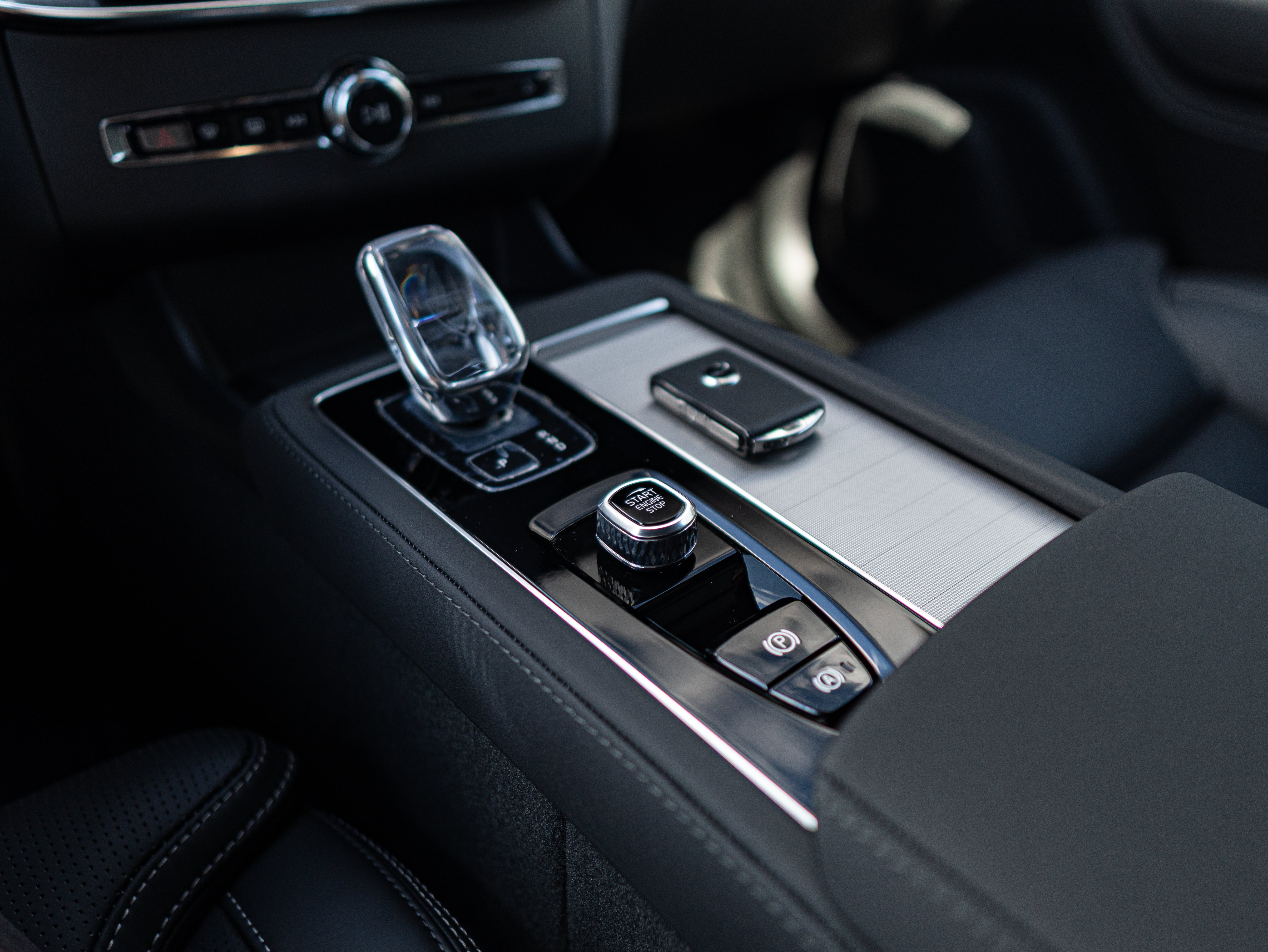 Volvo XC90 T8 Plus Black Edition Denim Blue - Charcoal/Leac/Cardamom 2026