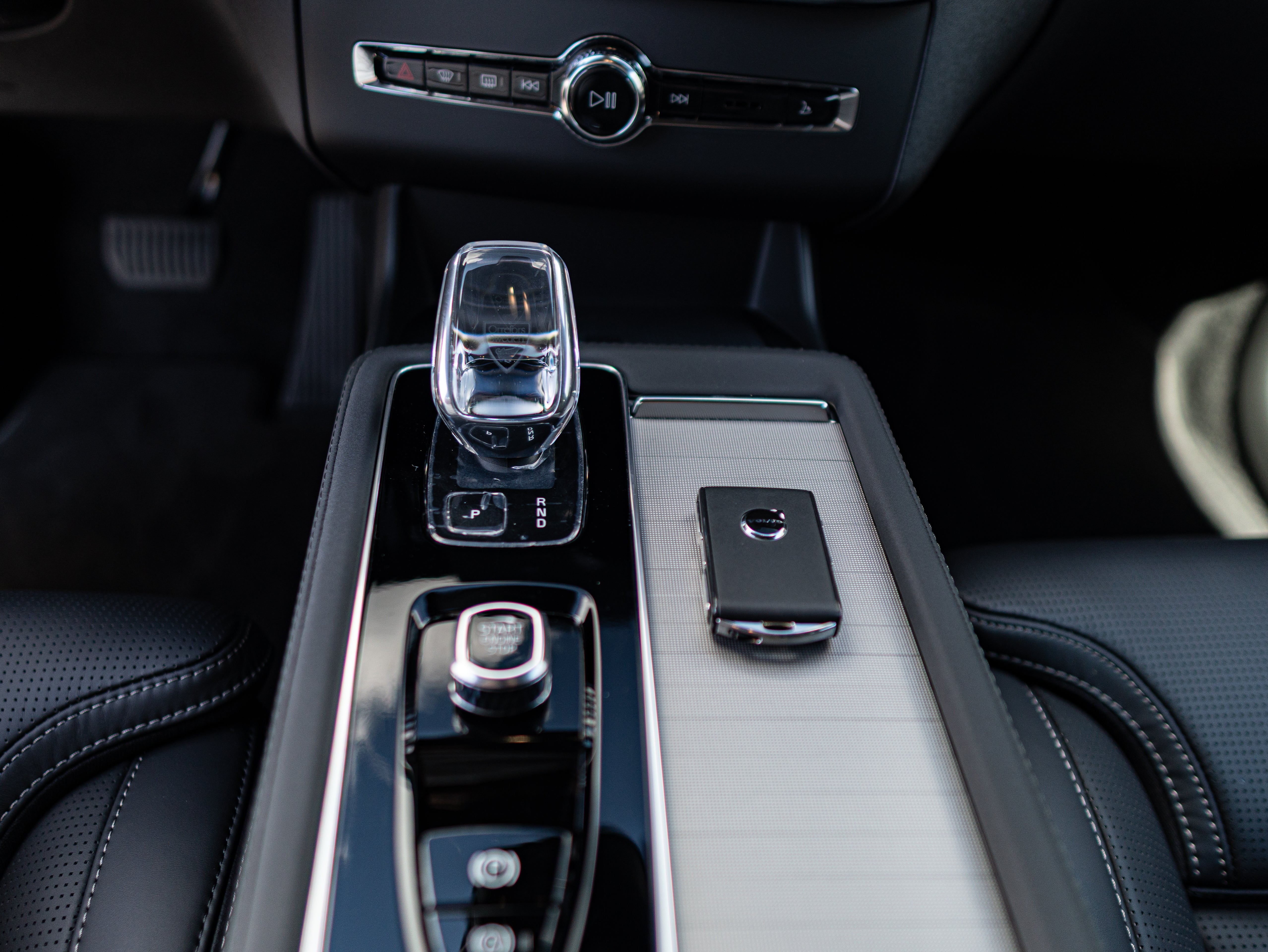 Volvo XC90 T8 Plus Black Edition Denim Blue - Charcoal/Leac/Cardamom 2026