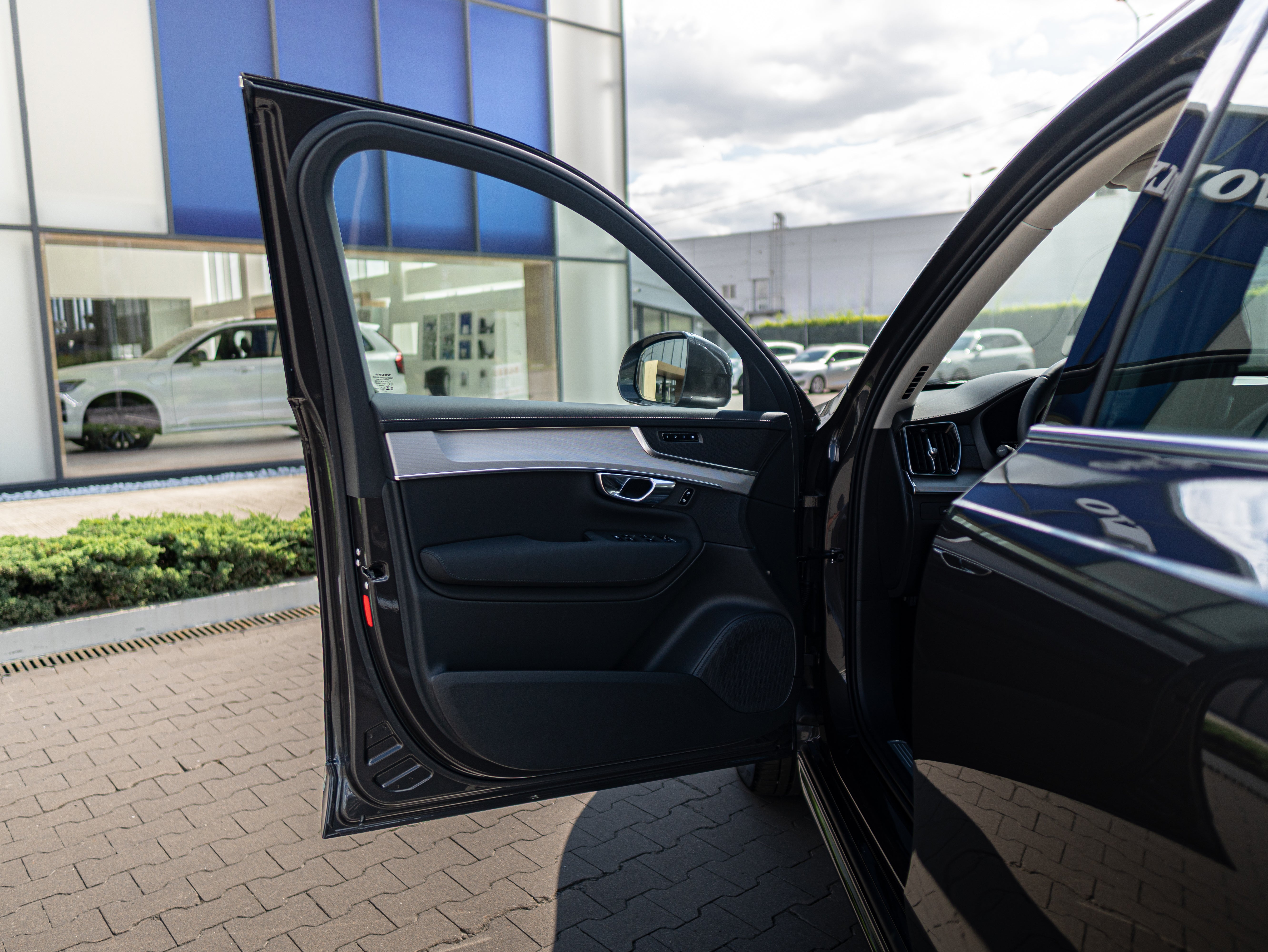 Volvo XC90 B5 Core Platinum Grey - Charcoal/Vinyl5/Charcoal 2026