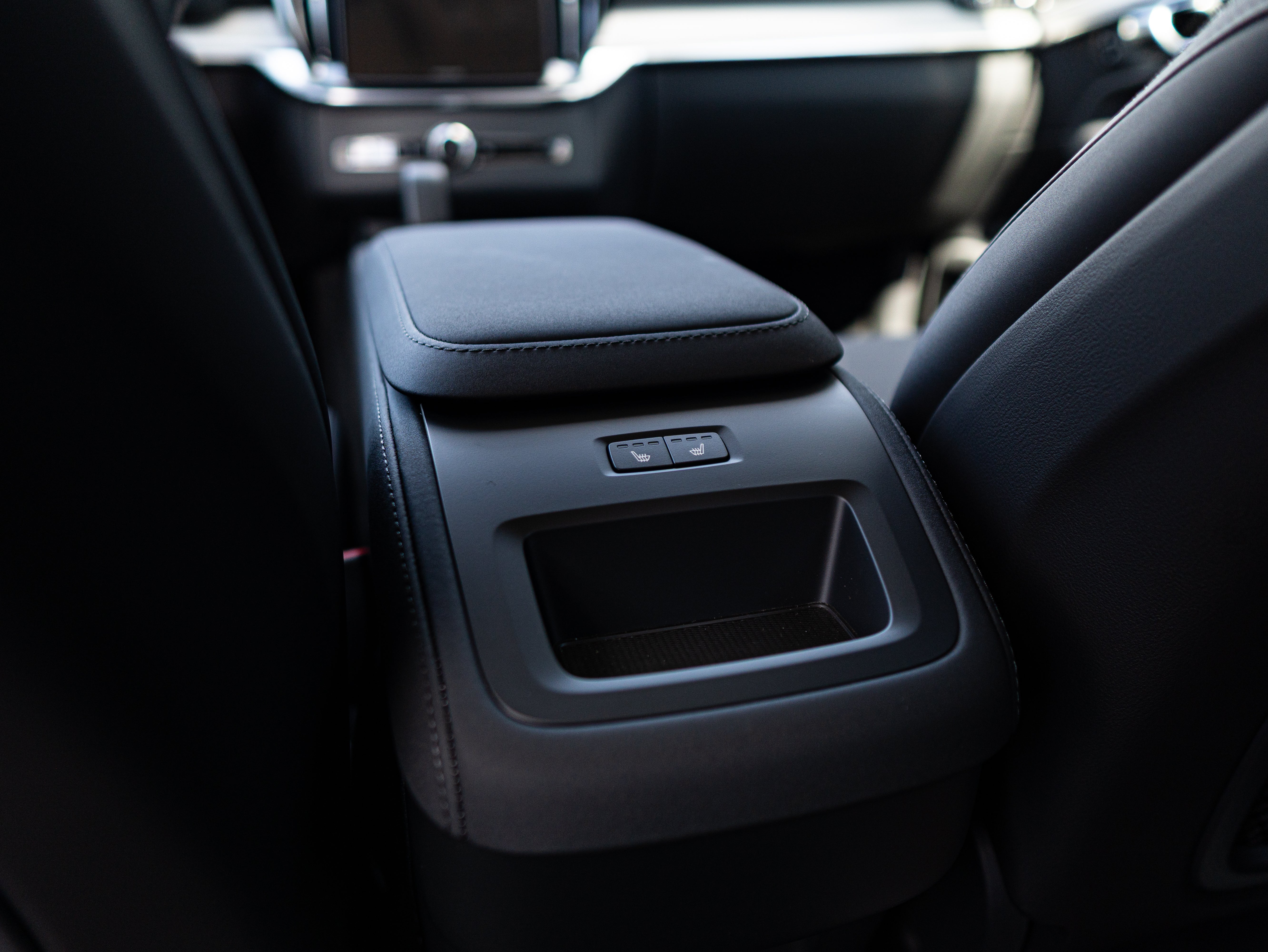 Volvo XC90 B5 Core Platinum Grey - Charcoal/Vinyl5/Charcoal 2026