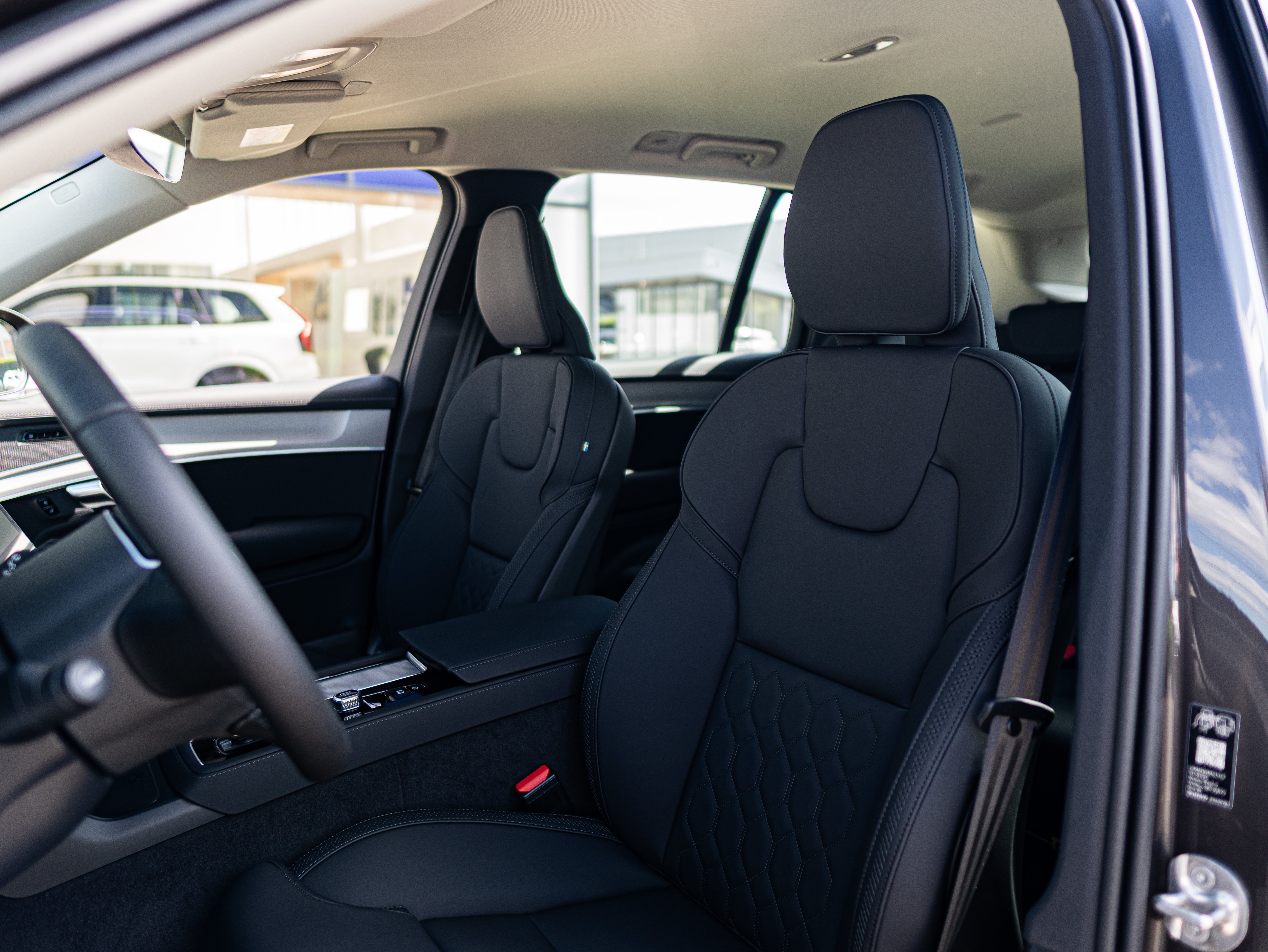 Volvo XC90 B5 Core Platinum Grey - Charcoal/Vinyl5/Charcoal 2026