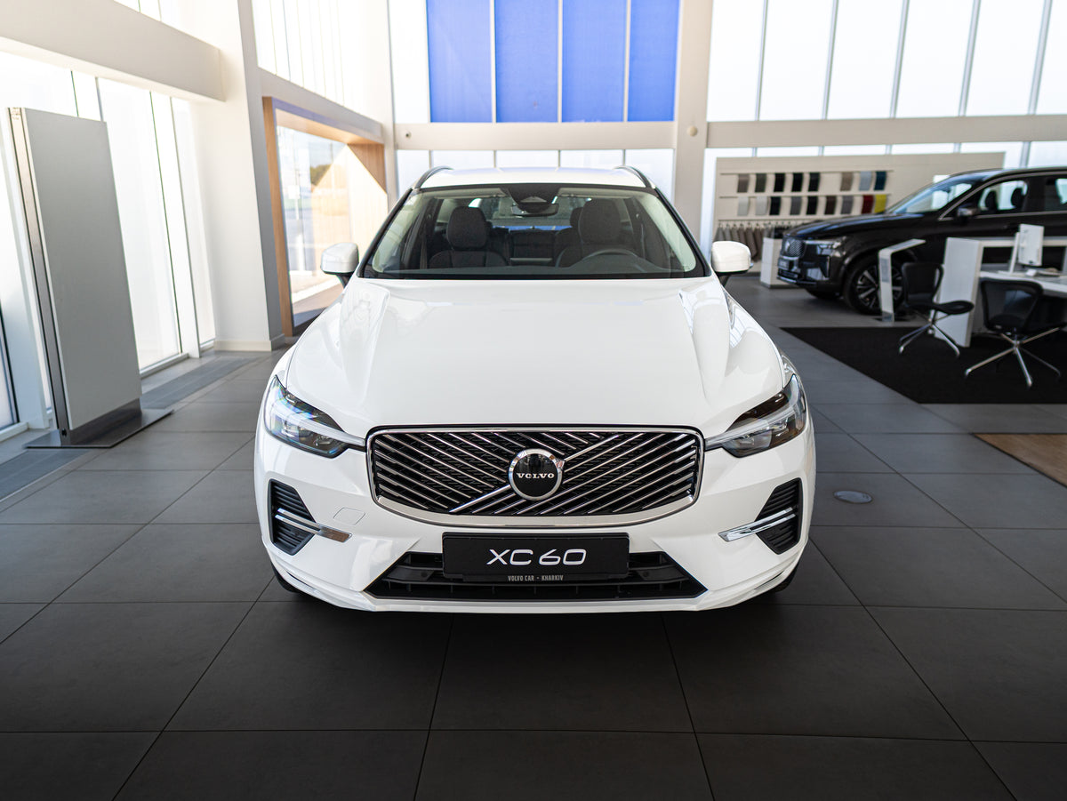 Volvo XC60 B5 Core Crystal White - Charcoal/Vinyl5/Charcoal 2026