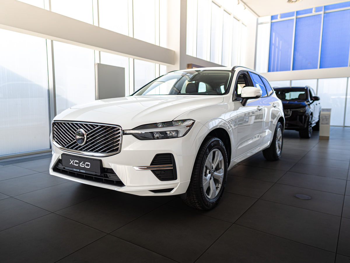 Volvo XC60 B5 Core Crystal White - Charcoal/Vinyl5/Charcoal 2026