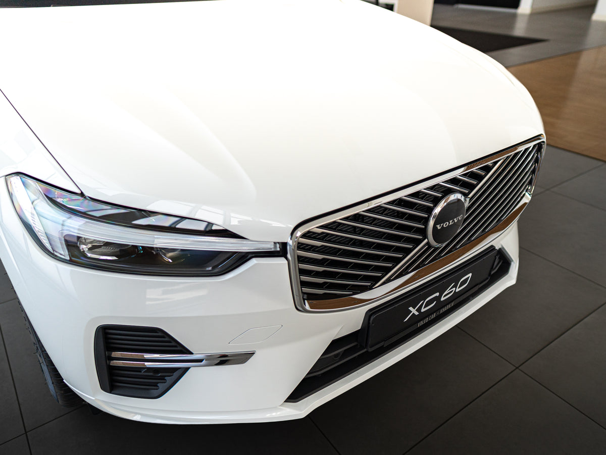 Volvo XC60 B5 Core Crystal White - Charcoal/Vinyl5/Charcoal 2026
