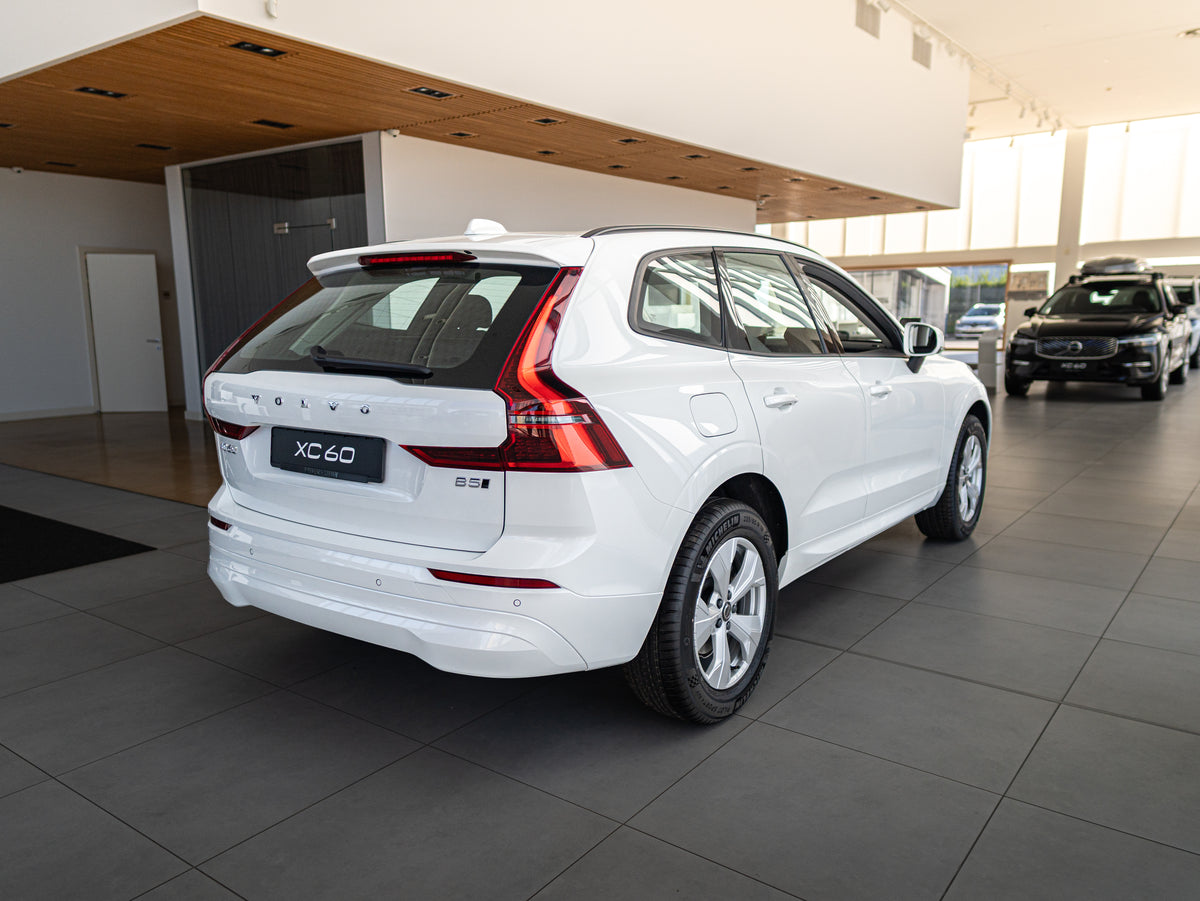 Volvo XC60 B5 Core Crystal White - Charcoal/Vinyl5/Charcoal 2026