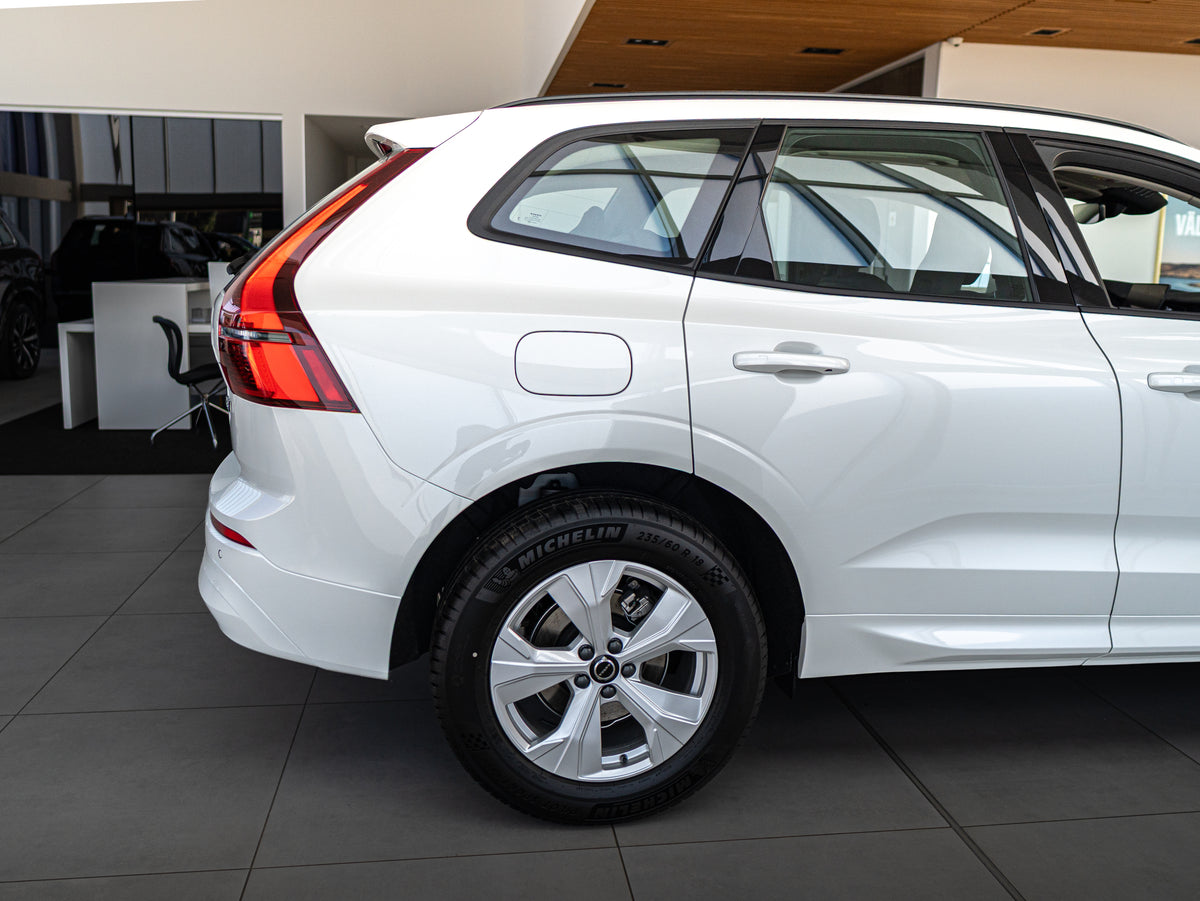 Volvo XC60 B5 Core Crystal White - Charcoal/Vinyl5/Charcoal 2026
