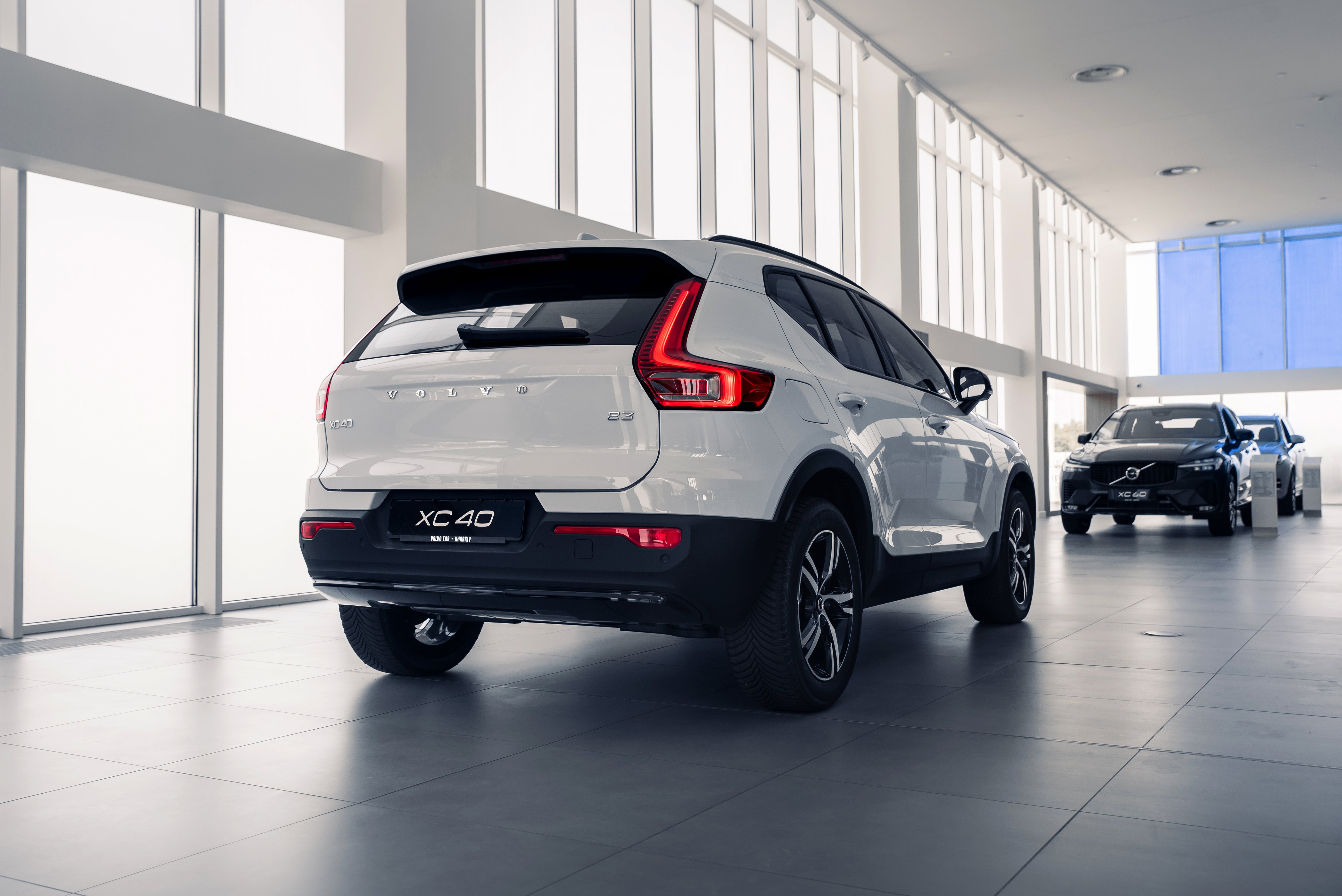 Volvo XC40 B5 Plus Dark Crystal White - Charcoal/Connect/Charcoal 2026