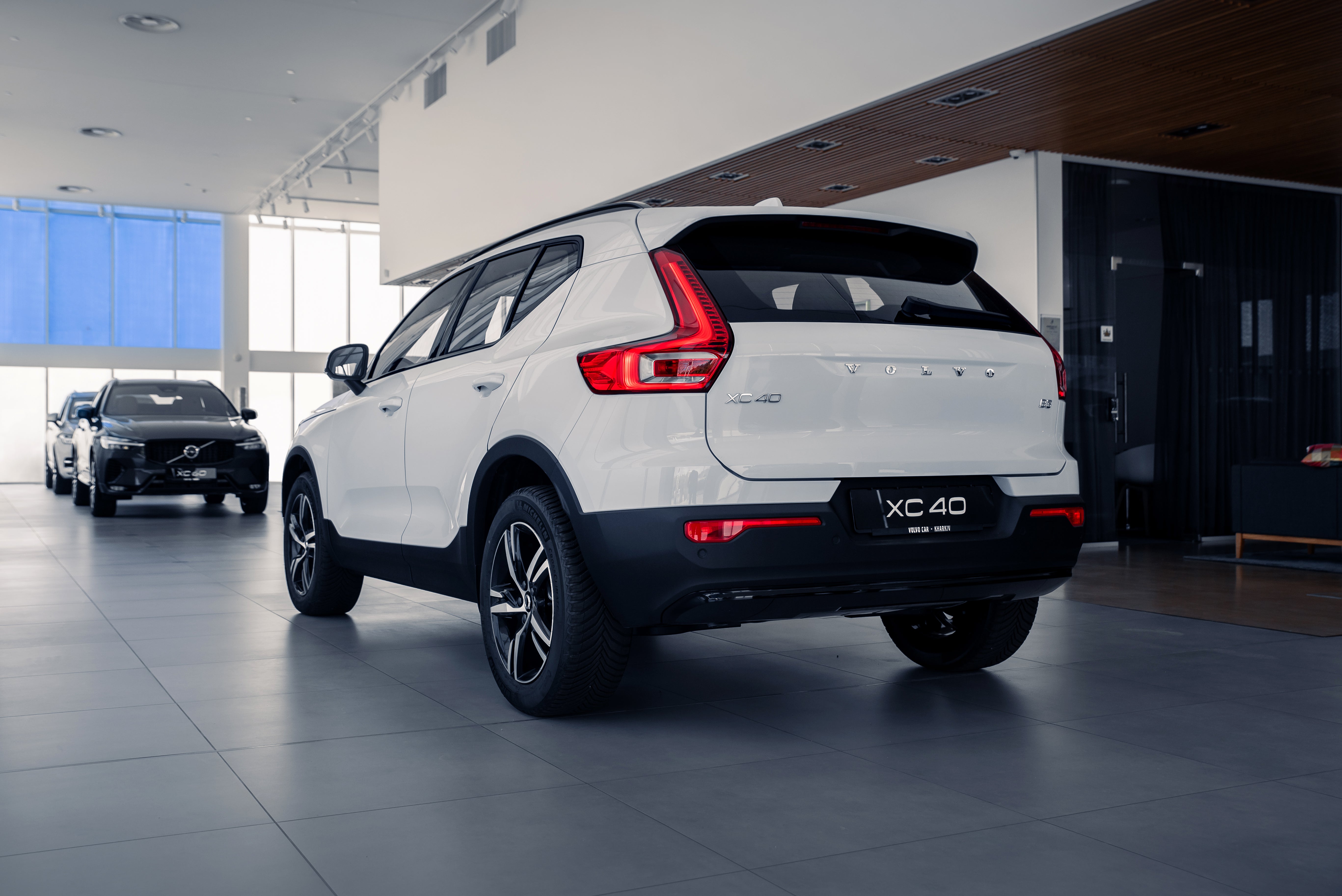 Volvo XC40 B5 Plus Dark Crystal White - Charcoal/Connect/Charcoal 2026