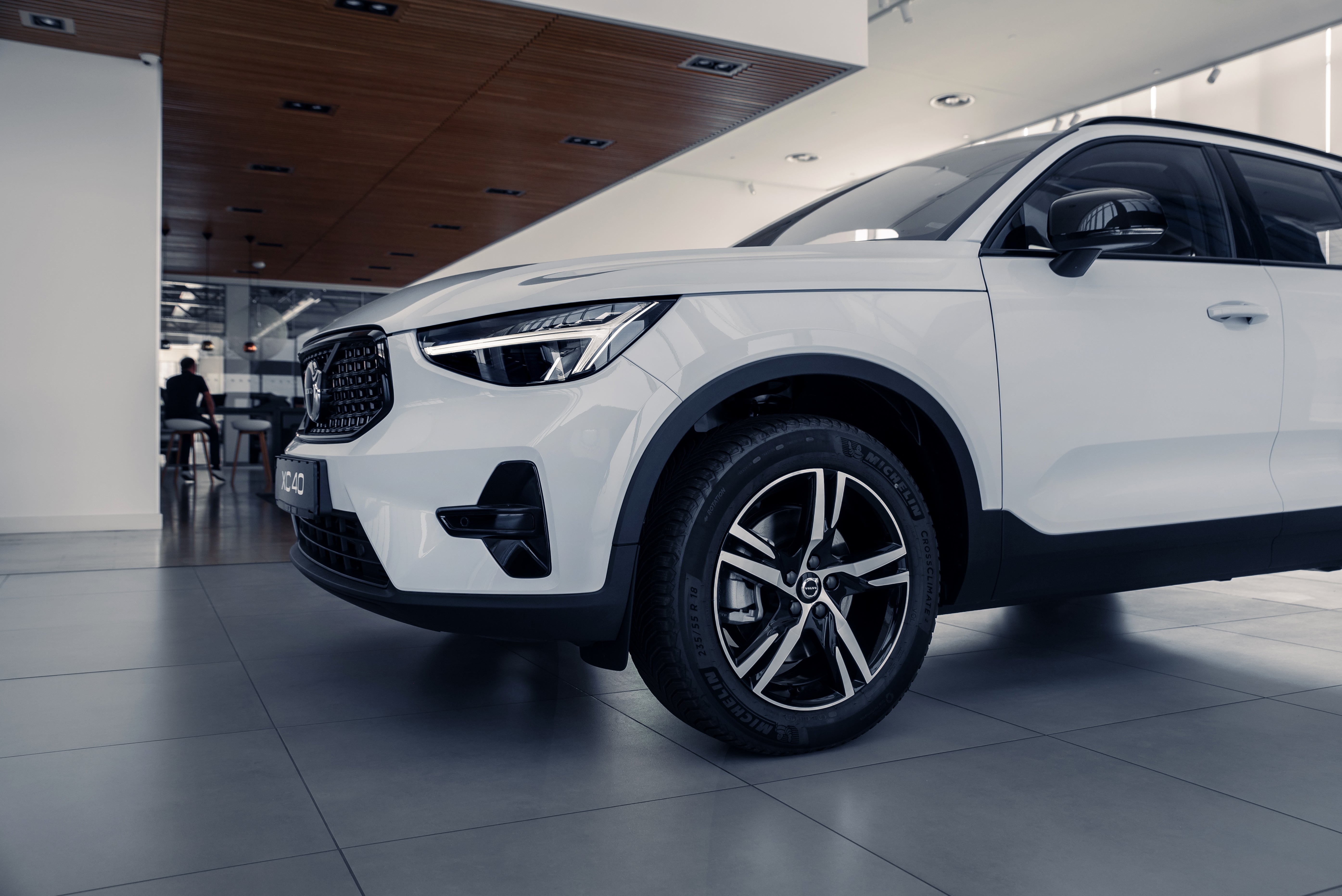 Volvo XC40 B5 Plus Dark Crystal White - Charcoal/Connect/Charcoal 2026