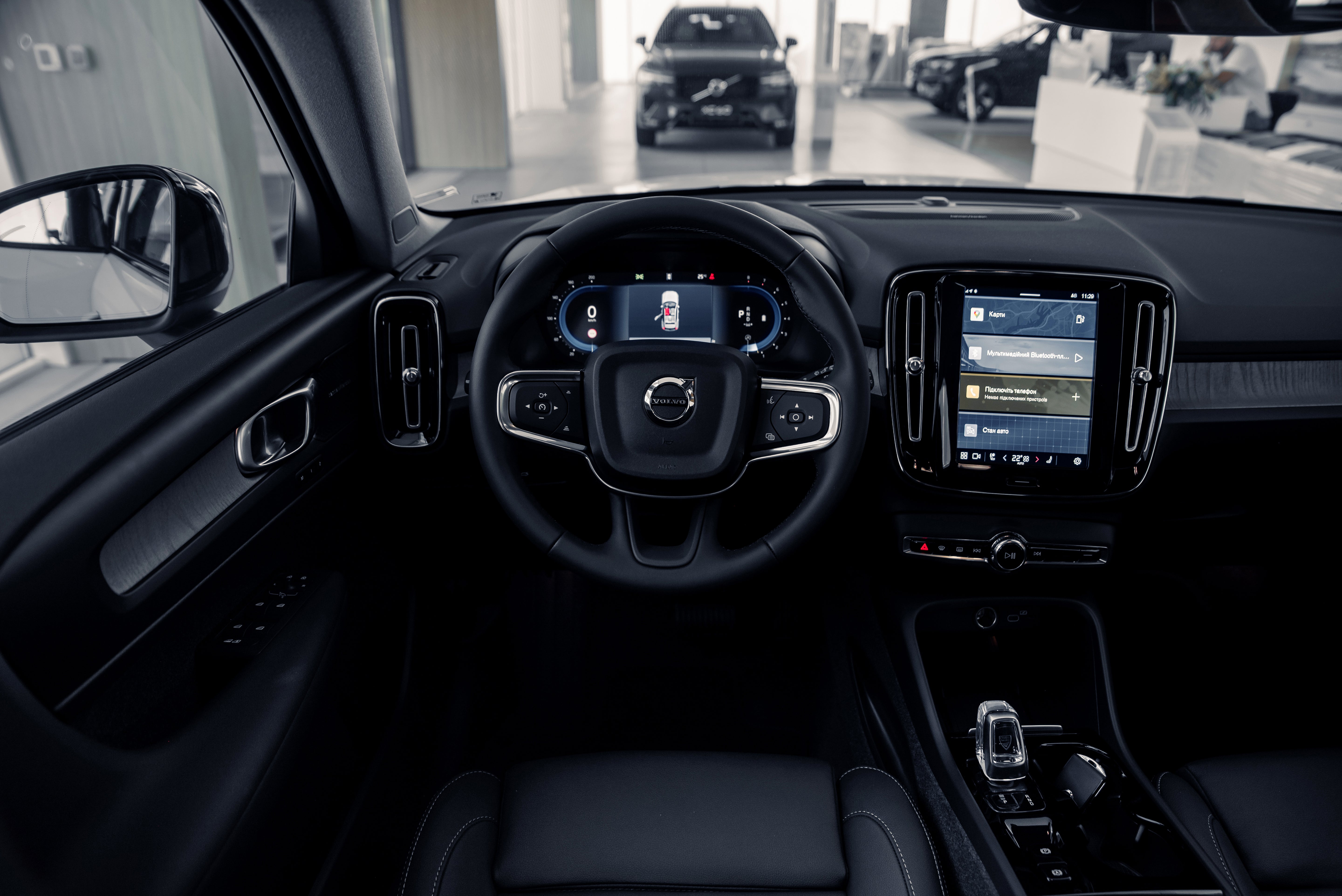 Volvo XC40 B5 Plus Dark Crystal White - Charcoal/Connect/Charcoal 2026