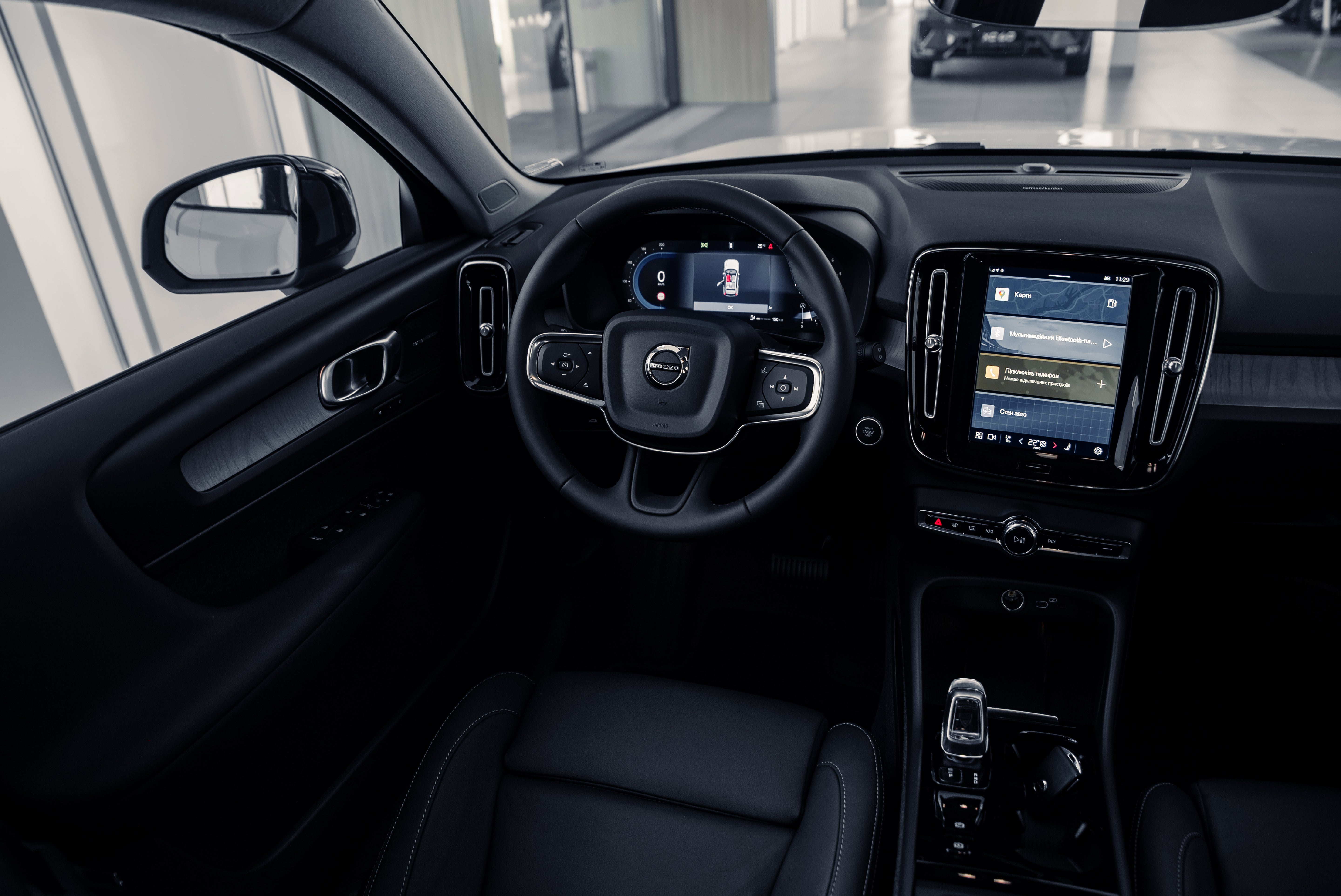 Volvo XC40 B5 Plus Dark Crystal White - Charcoal/Connect/Charcoal 2026
