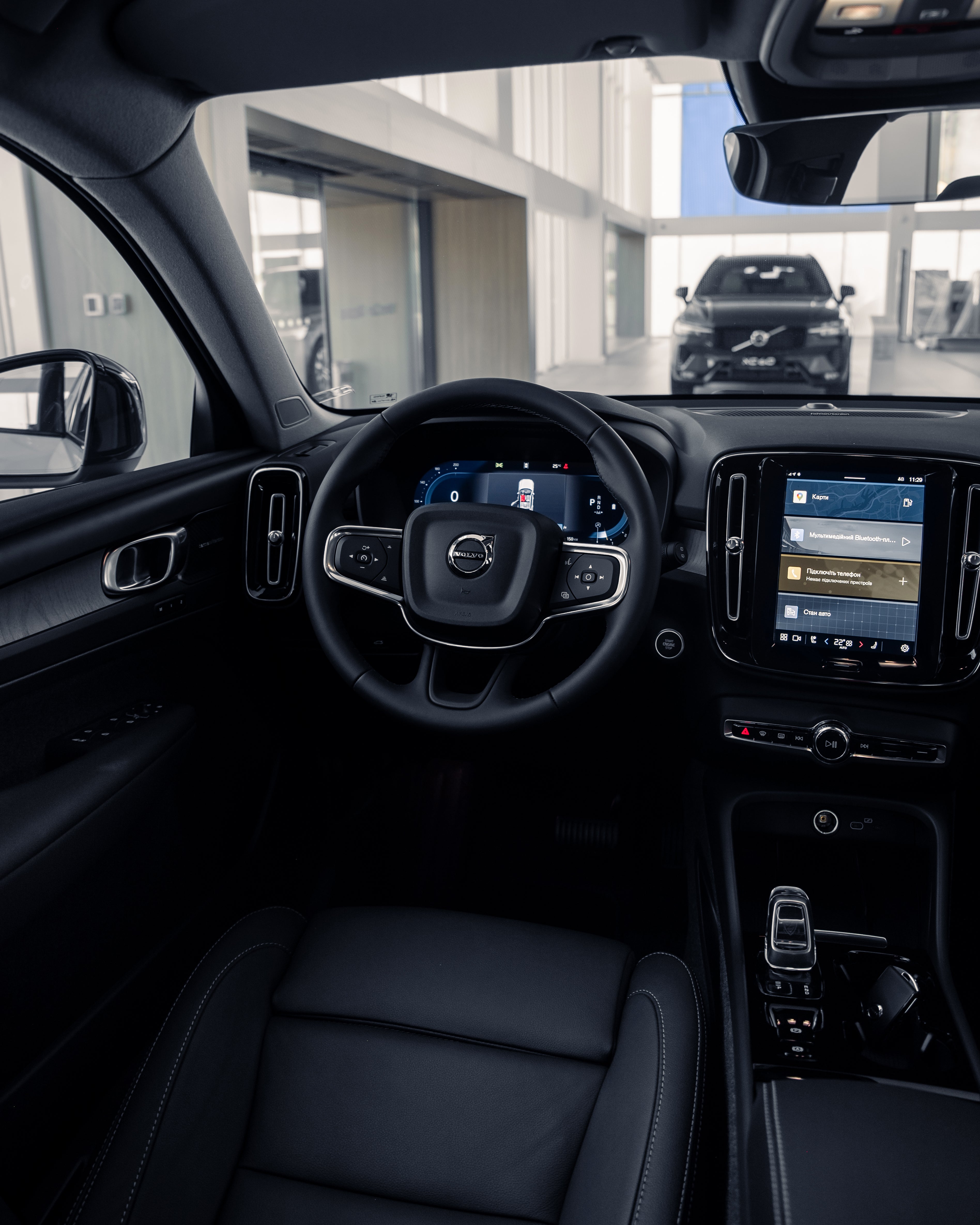 Volvo XC40 B5 Plus Dark Crystal White - Charcoal/Connect/Charcoal 2026